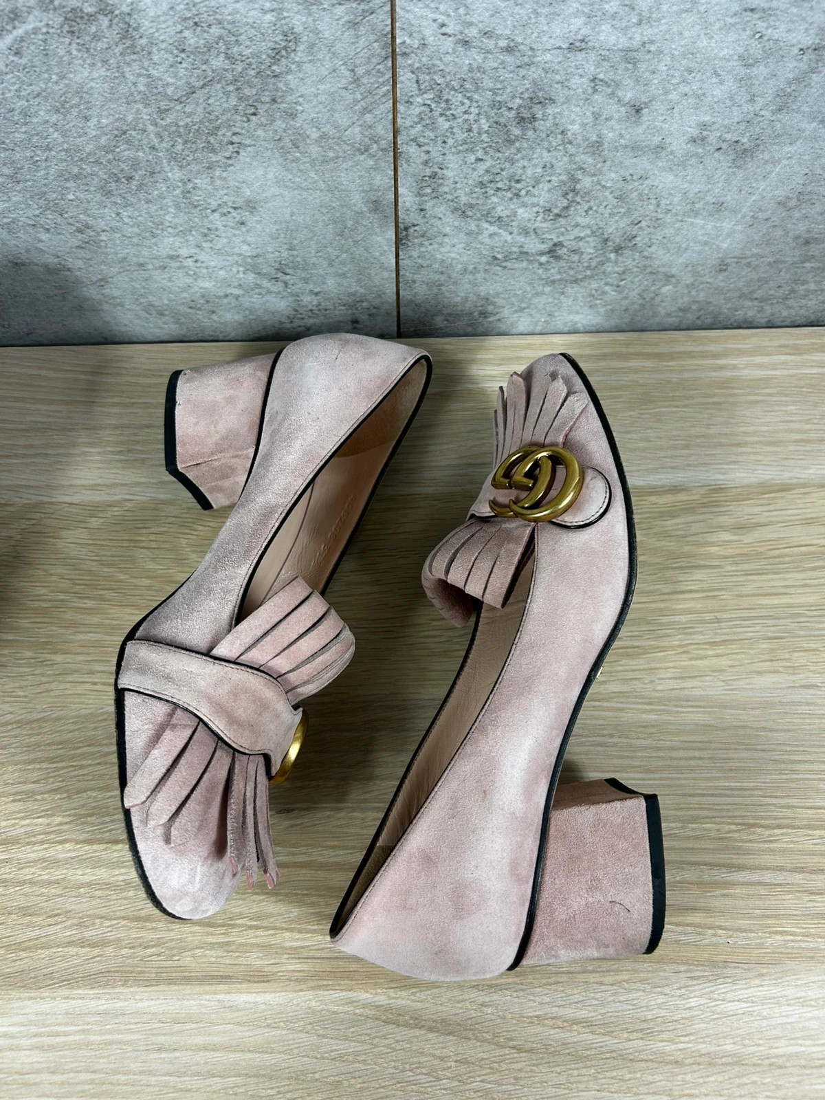 Gucci escarpins en daim rose poudré GG Marmont à franges T37.5 – Gucci – taille 37.5 5
