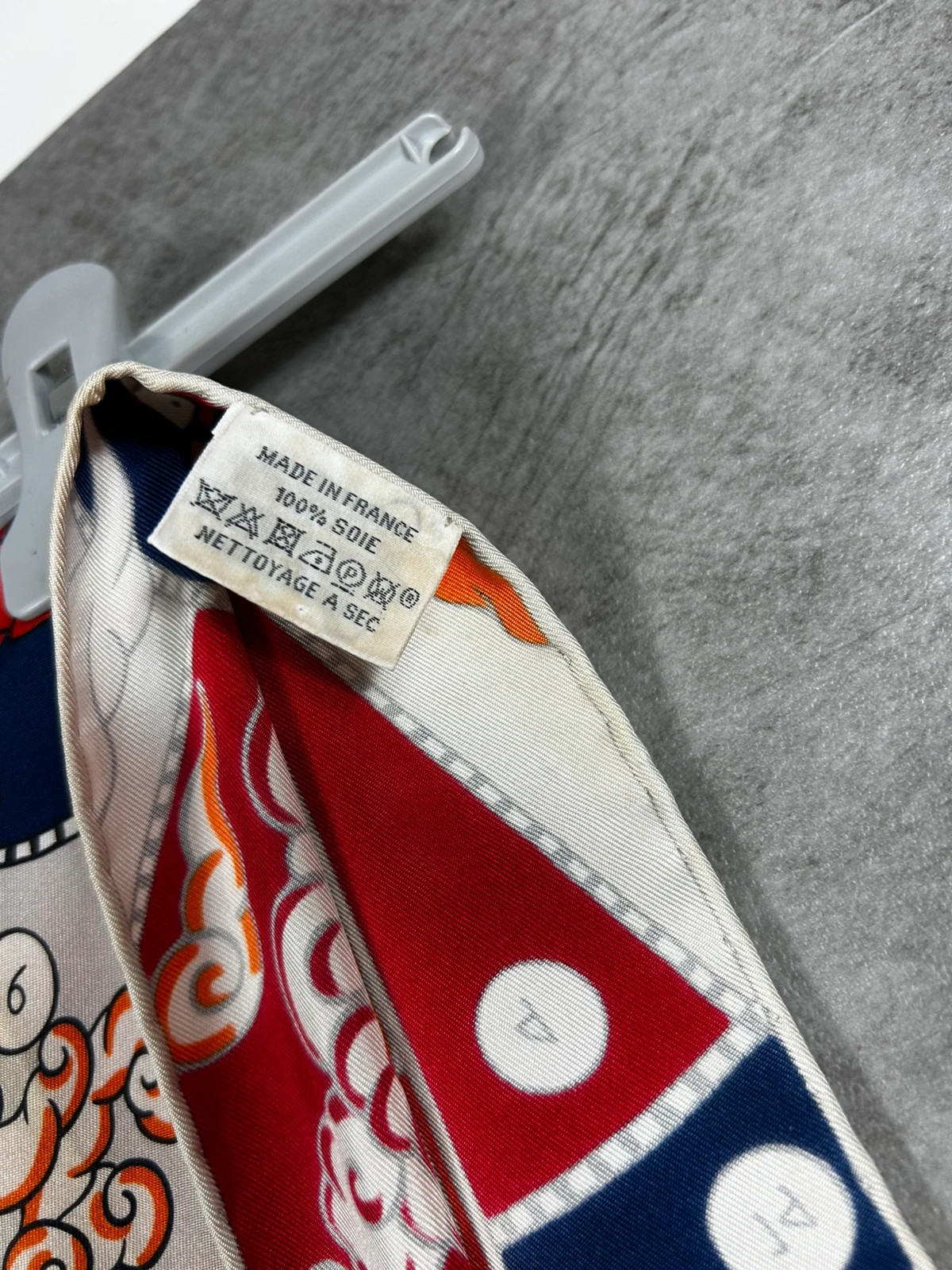 Hermès femme twilly écharpe foulard soie 100% Made in France orange rouge bleu luxe – Hermès 5