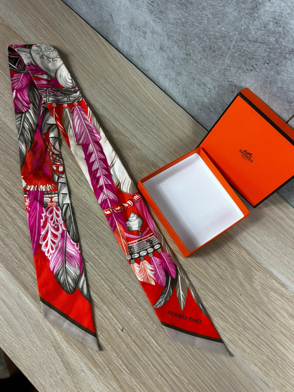 Hermès Femmes Twilly La Danse Pacifique 100% soie Made in France foulard ruban sac avec boîte – Hermès 2