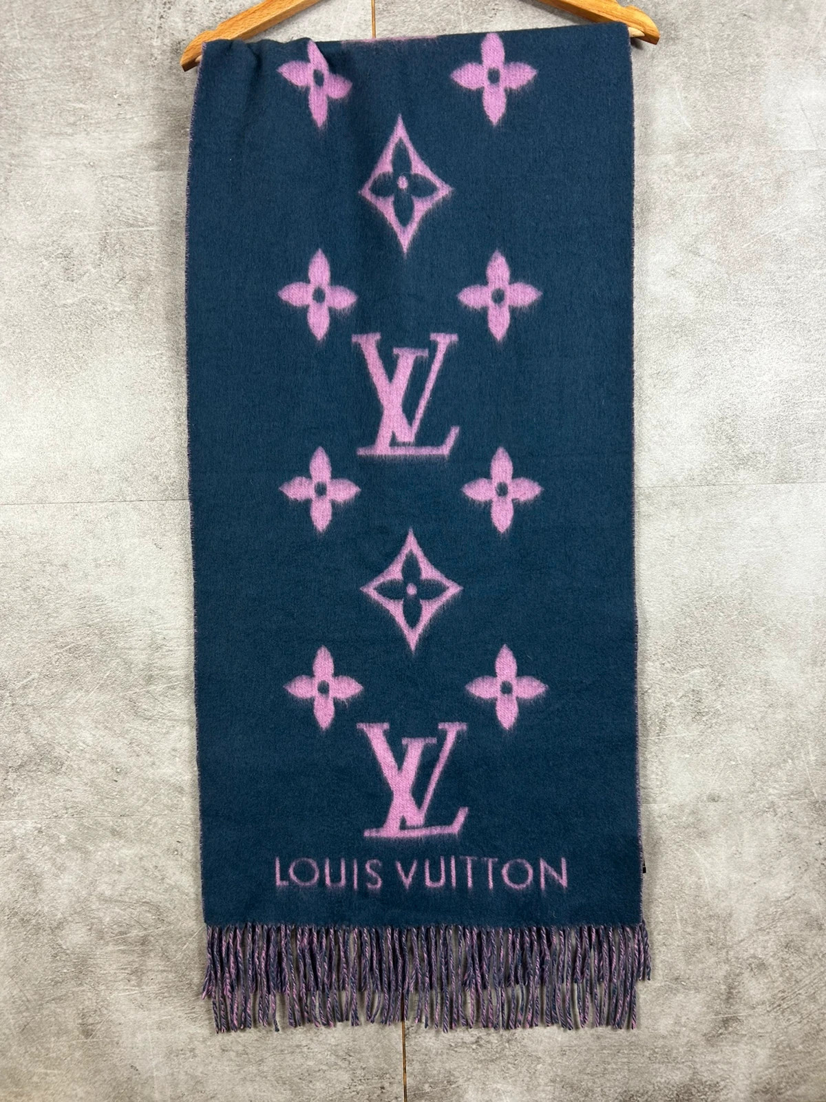 Louis Vuitton femmes écharpe monogramme géant 100% cachemire bleu marine rose luxe