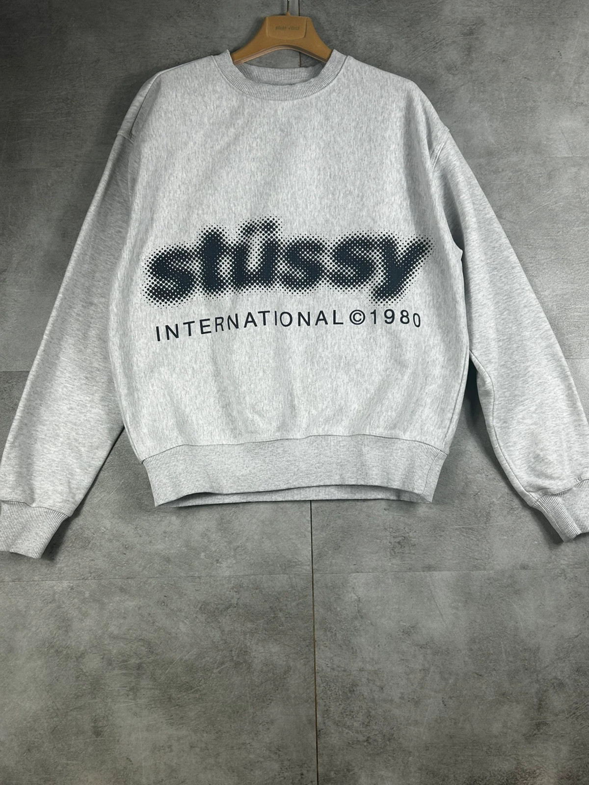 Stussy Hommes pull crewneck Sweat Logo International 1980 Taille S Gris Chiné Streetwear Skate