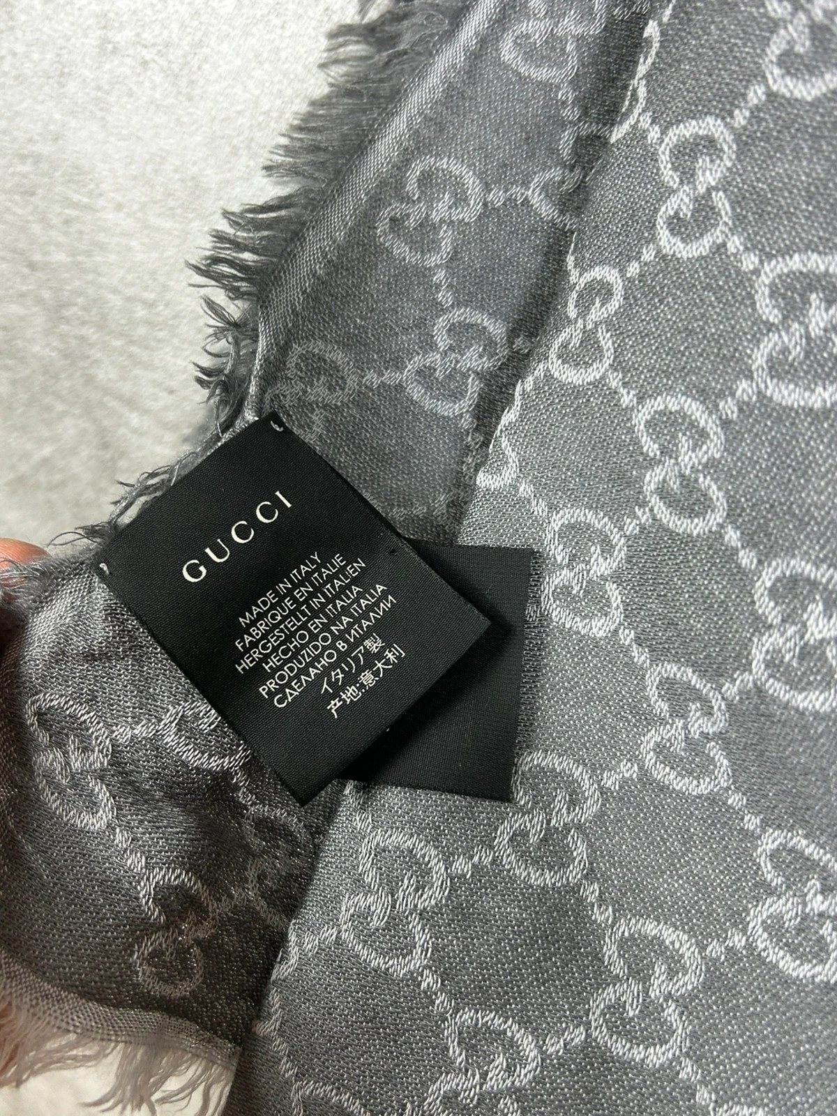 Gucci femmes écharpes foulards châle monogram GG jacquard laine soie luxe gris réversible oversize – Gucci 4