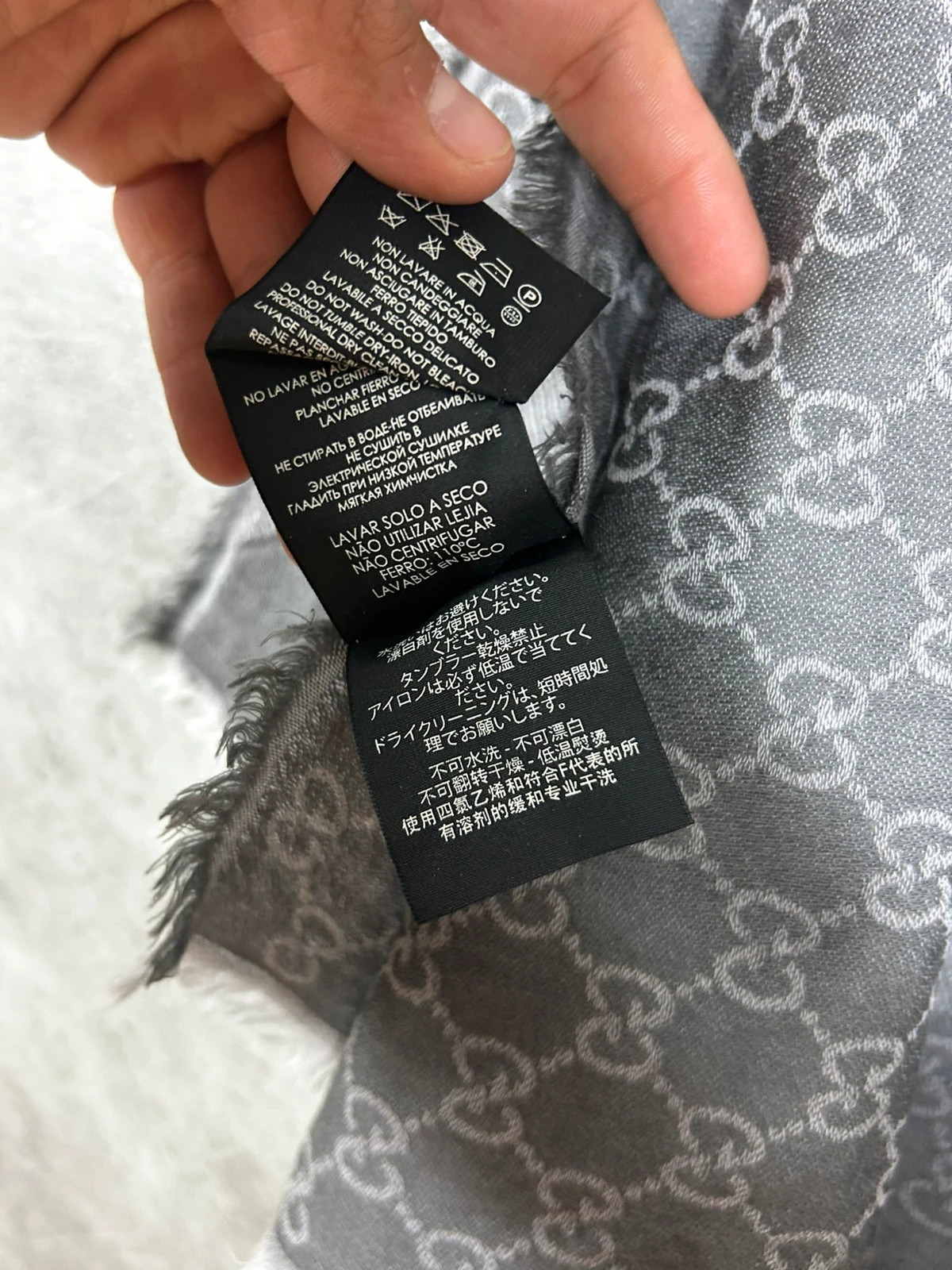 Gucci femmes écharpes foulards châle monogram GG jacquard laine soie luxe gris réversible oversize – Gucci 5