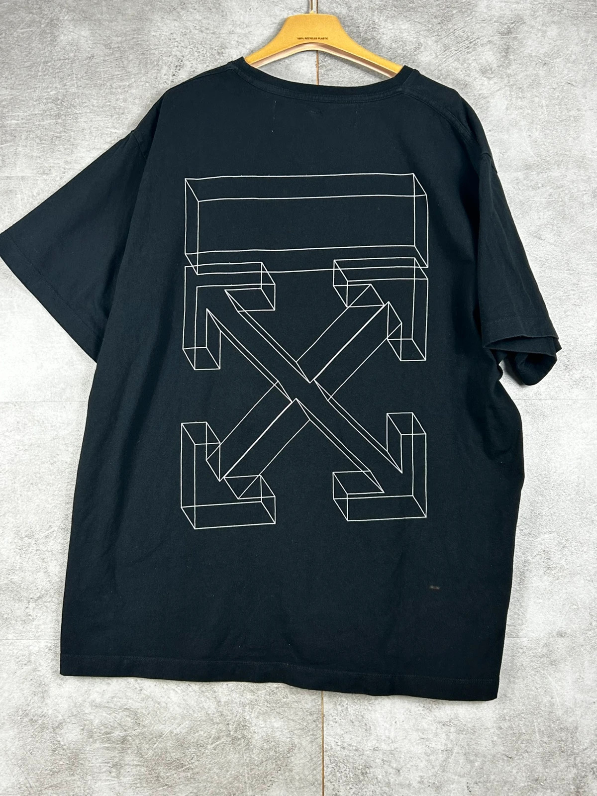 Off-White Homme T-shirt Arrow 3D Taille M Oversize Streetwear Logo Noir – Off-White – taille M 2