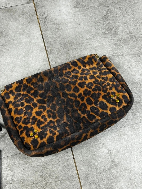 Jerome Dreyfuss femme pochette clic clac leopard cuir wristlet dragonne luxe mini bag marron noir – Jérôme Dreyfuss 2