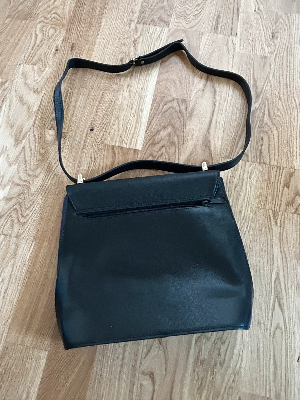 Lancaster femmes sac cuir noir vintage made in france bandouliere fermoir dore chic – Lancaster 2