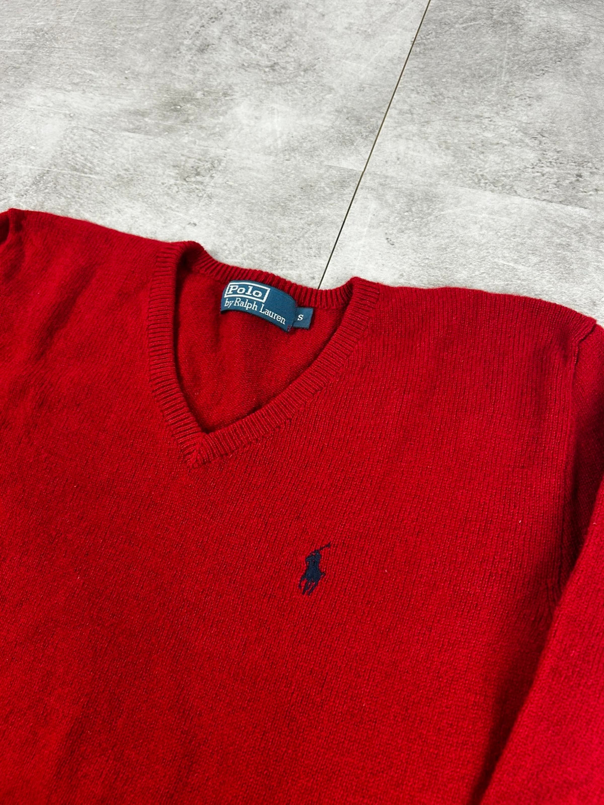 Ralph Lauren hommes pull col V laine rouge logo brodé taille S vintage classique preppy luxe – Ralph Lauren – taille S 4