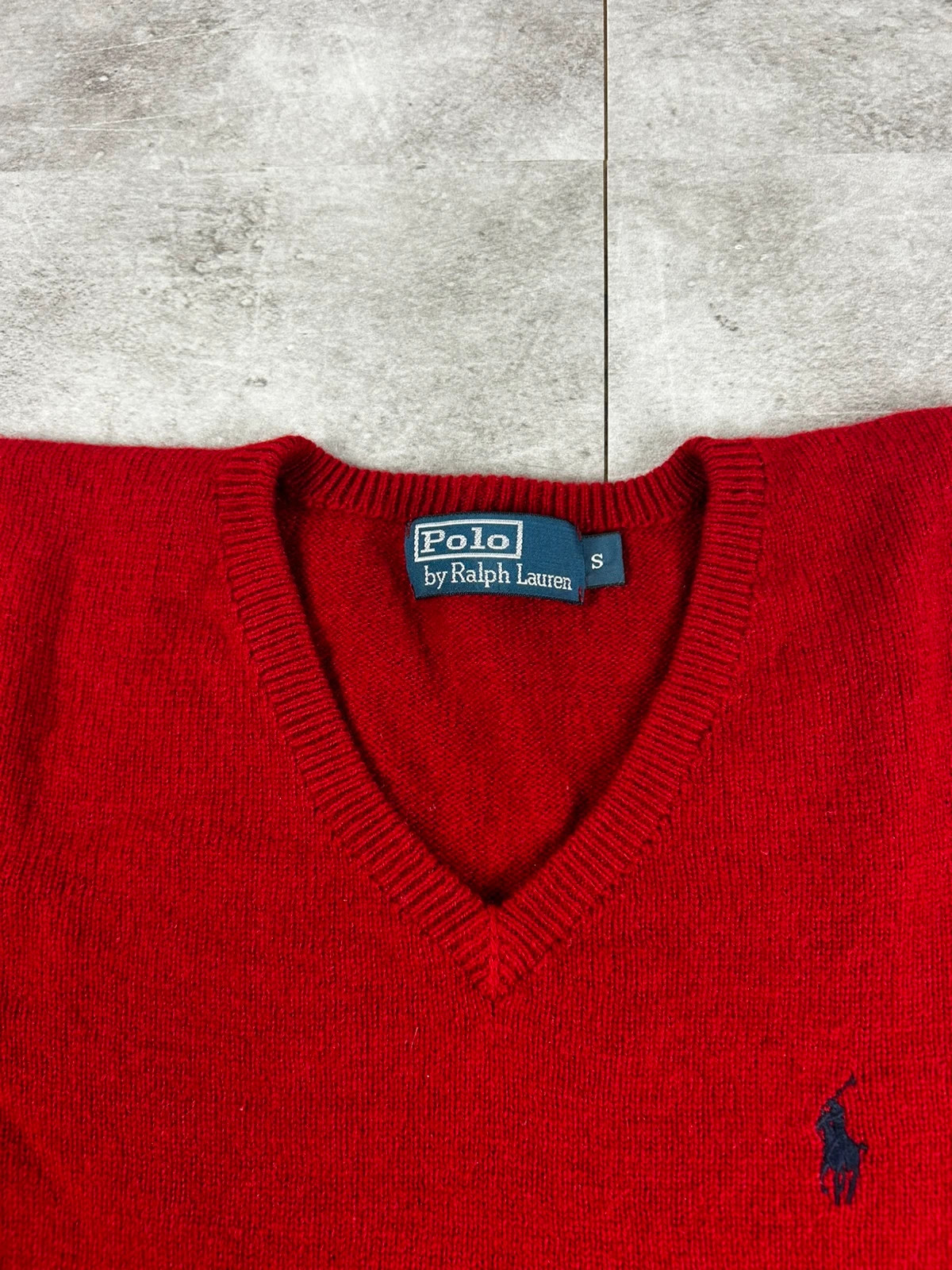 Ralph Lauren hommes pull col V laine rouge logo brodé taille S vintage classique preppy luxe – Ralph Lauren – taille S 5