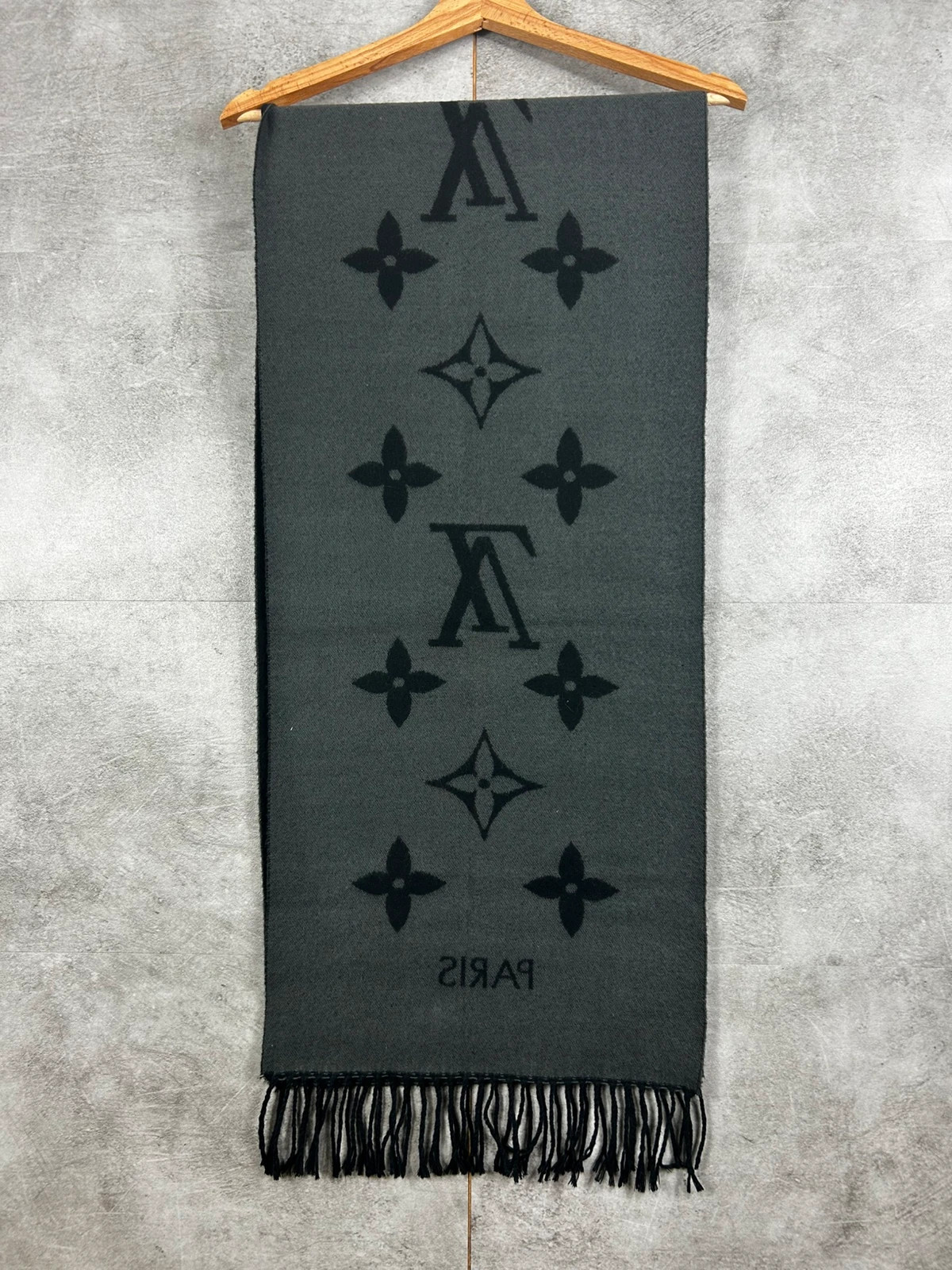 Louis Vuitton femme homme écharpe monogram cachemire noir gris luxe hiver oversize – Louis Vuitton 4