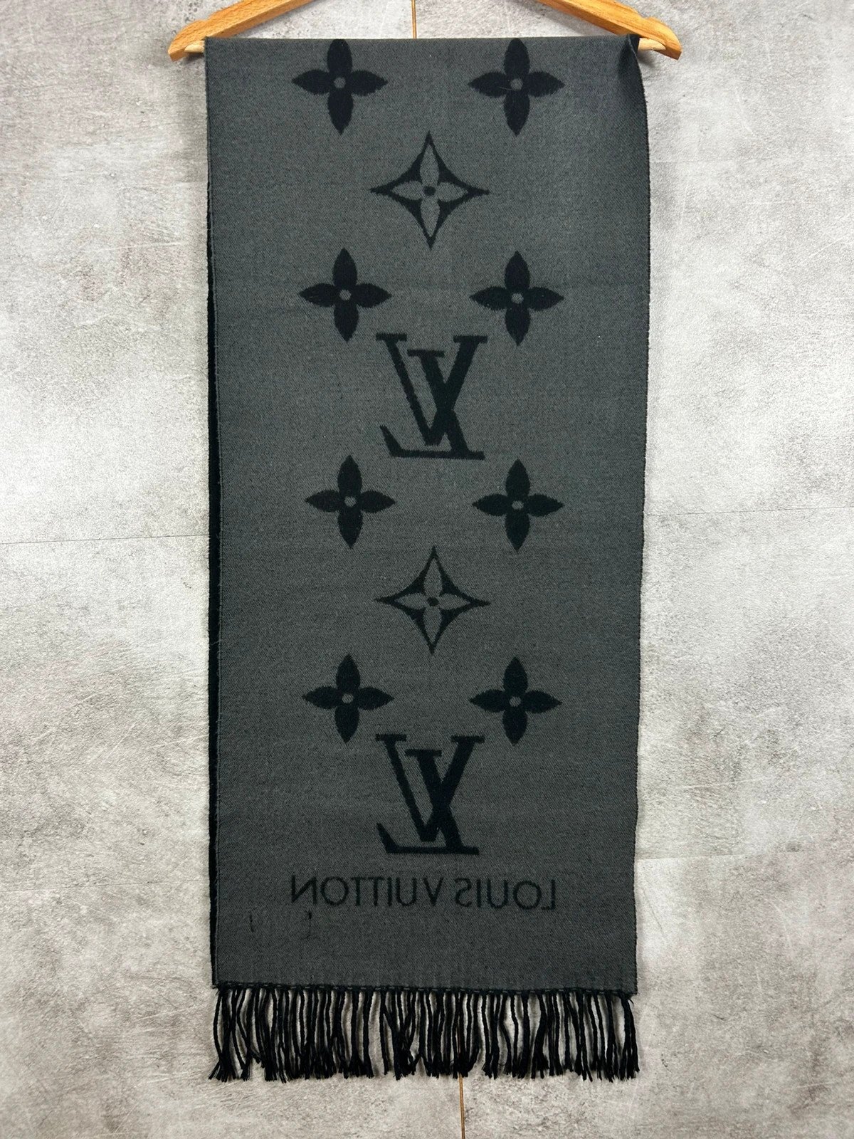 Louis Vuitton femme homme écharpe monogram cachemire noir gris luxe hiver oversize – Louis Vuitton 5