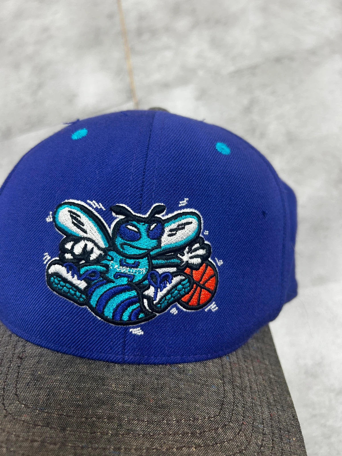 Mitchell & Ness homme casquette Charlotte Hornets NBA fitted 7 3/8 violet vintage – Mitchell & Ness – taille 59 2