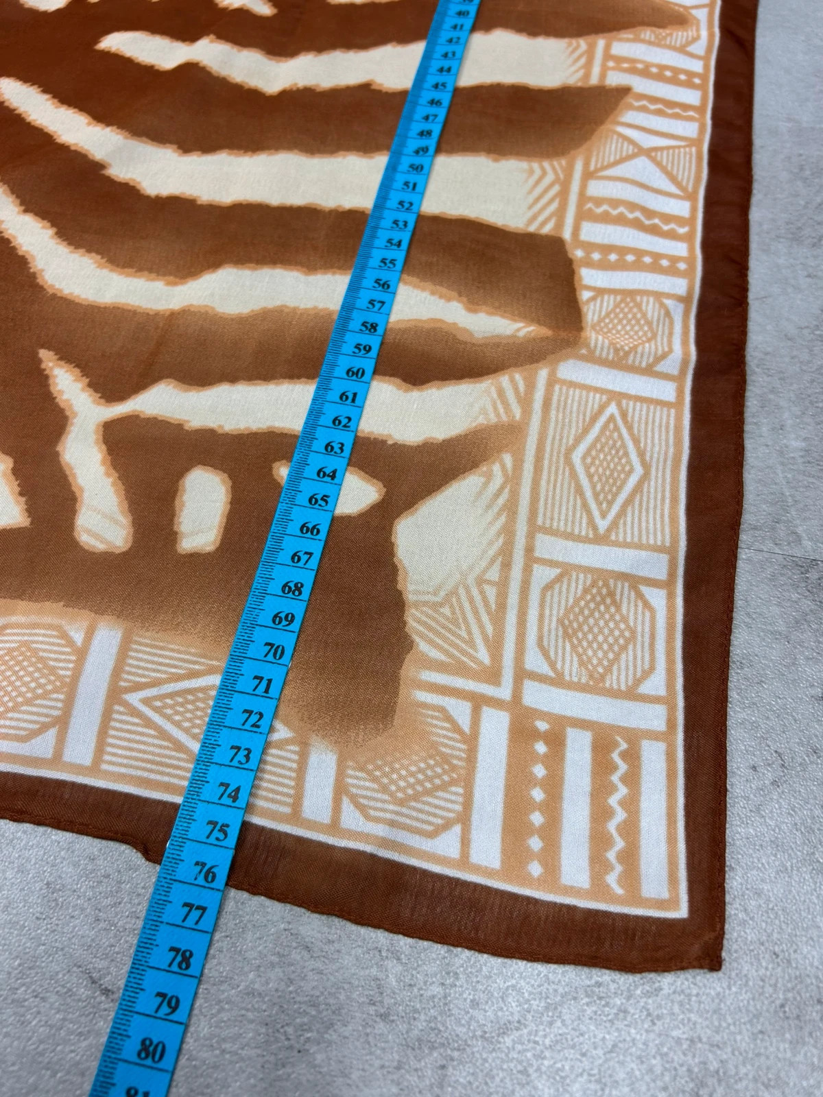 ted lapidus femme foulard carre 80x80 imprime zebra marron beige – Ted Lapidus 4