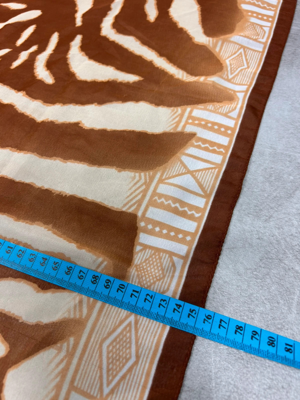 ted lapidus femme foulard carre 80x80 imprime zebra marron beige – Ted Lapidus 5