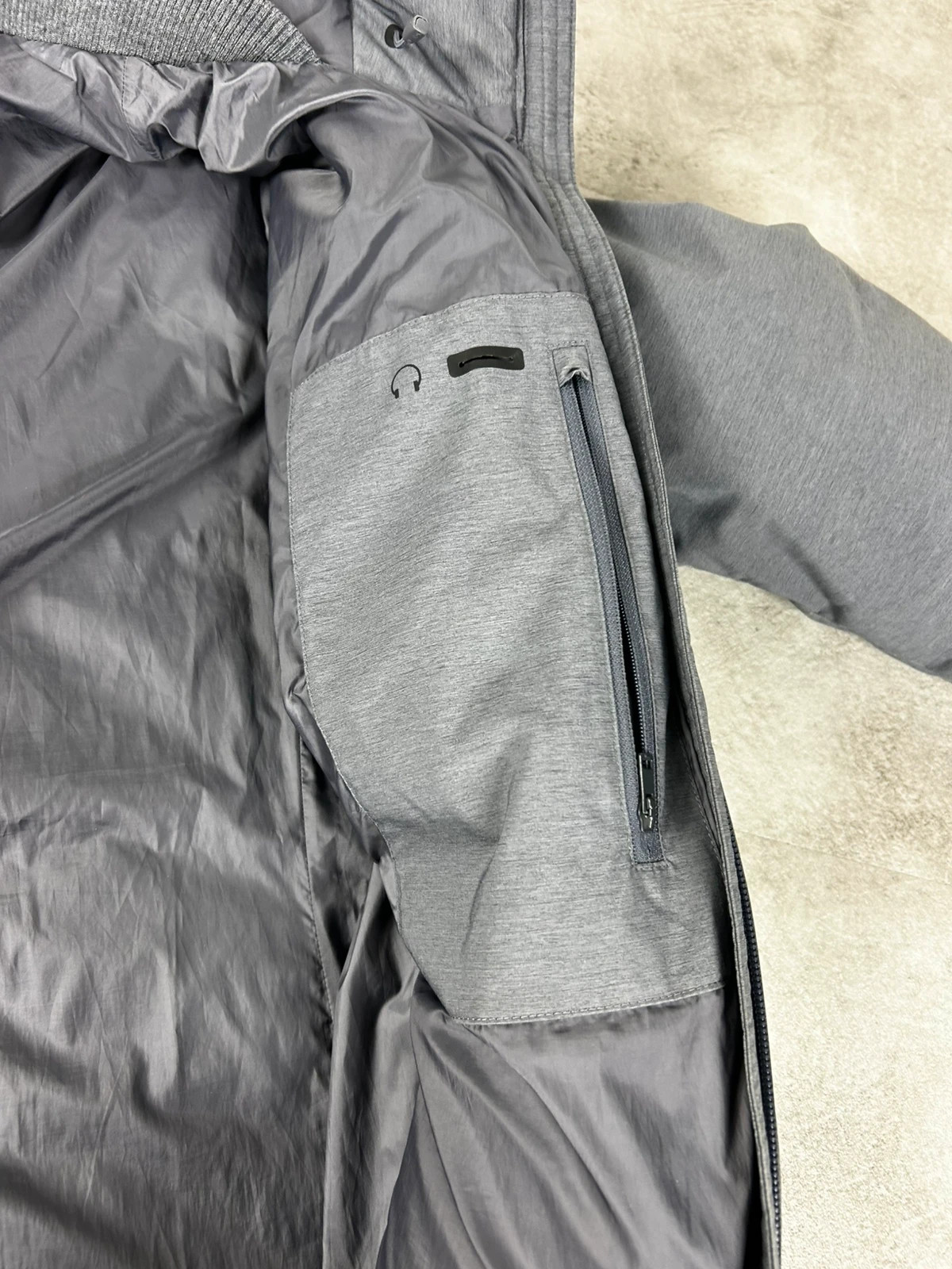 Uniqlo femmes doudoune sans couture XL gris capuche duvet longue minimaliste chaude légère – Uniqlo – taille XL / 42 / 14 5