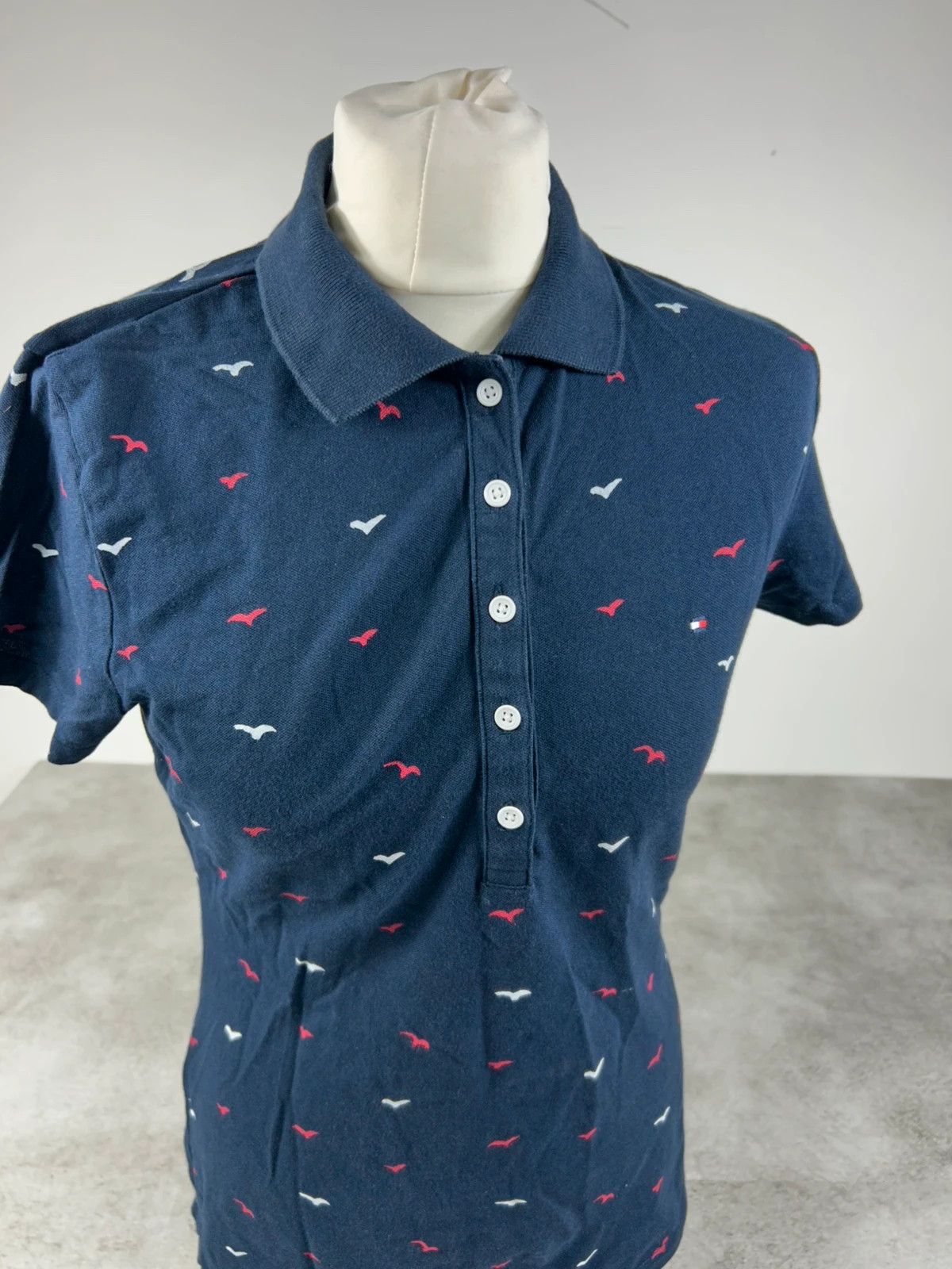 Tommy Hilfiger femmes polo manches courtes taille M bleu marine imprimé oiseaux logo brodé – Tommy Hilfiger – taille M / 38 / 10 3
