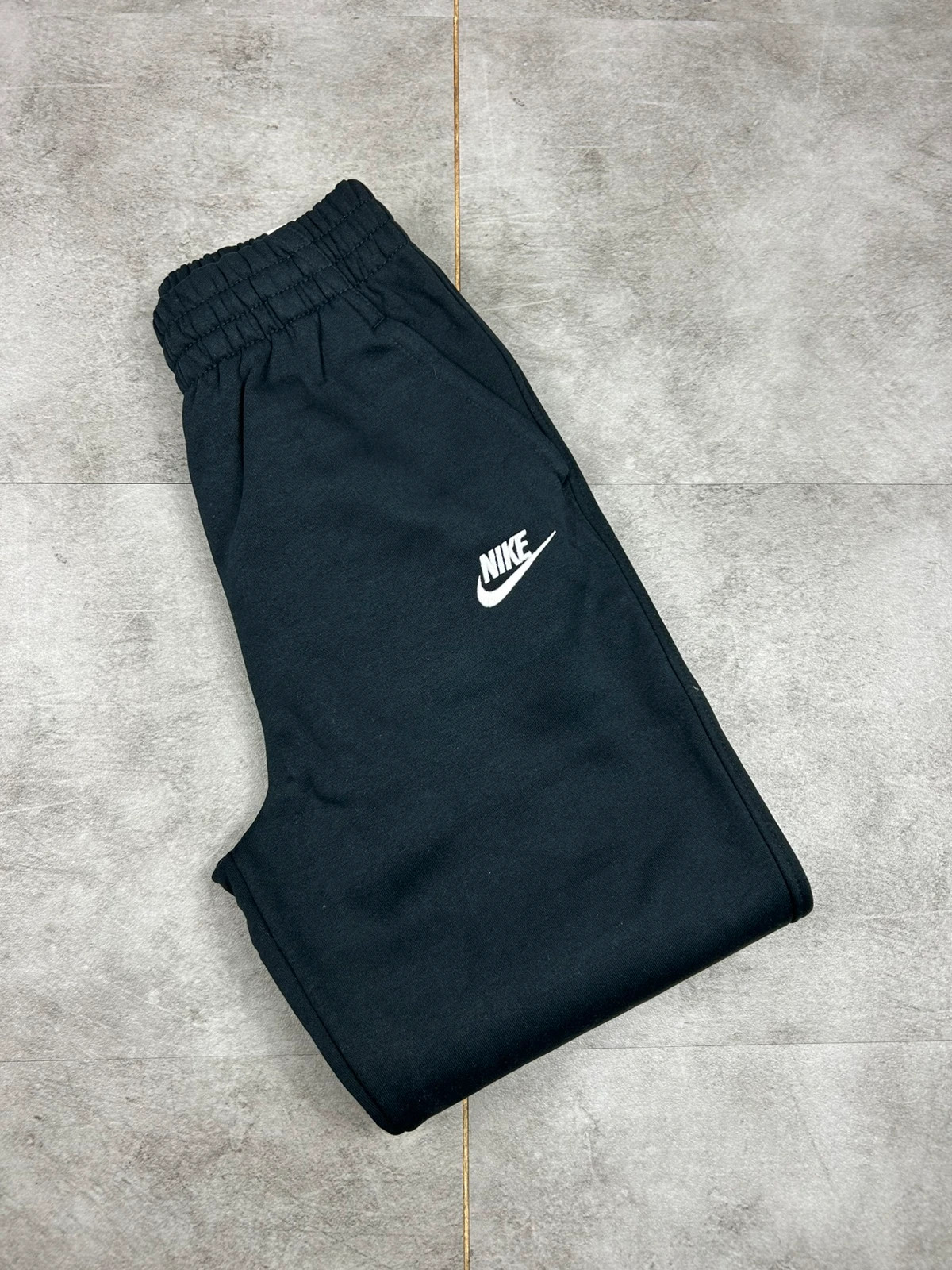 Nike Jogging enfants taille M noir logo brodé – Nike – taille M