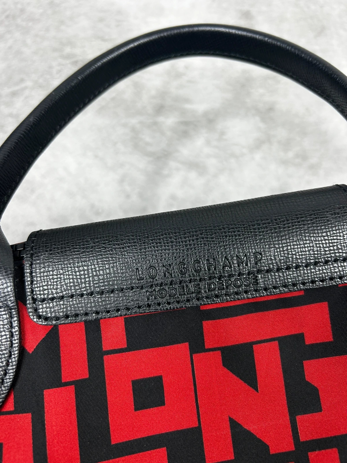 Longchamp femme sac Le Pliage LGP bandoulière nylon cuir rouge noir logo all over – Longchamp 3