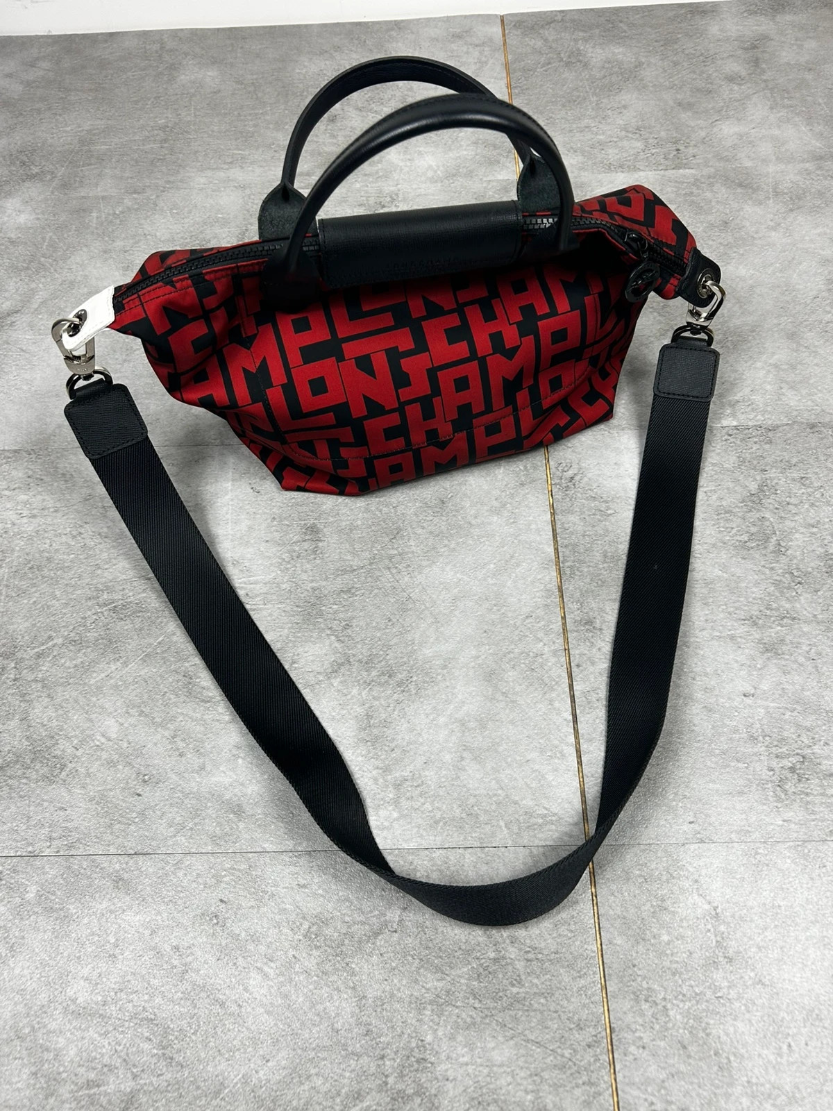 Longchamp femme sac Le Pliage LGP bandoulière nylon cuir rouge noir logo all over – Longchamp 4