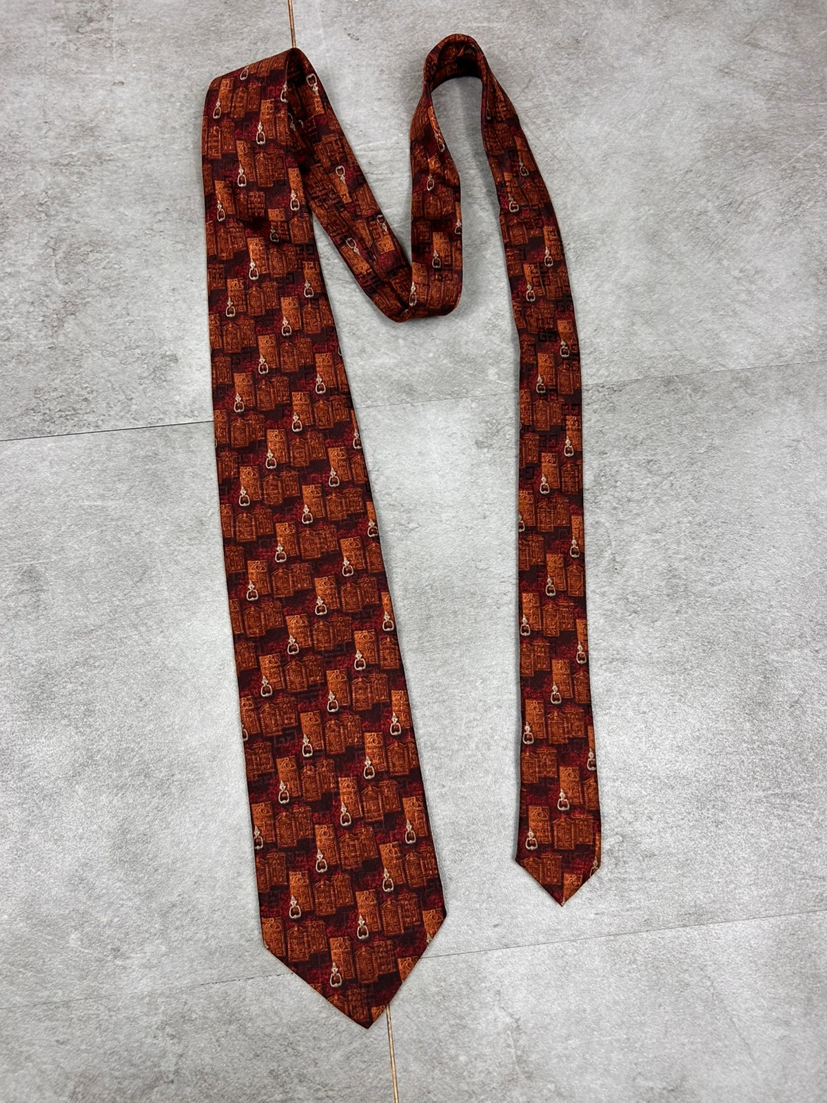 Givenchy homme cravate vintage soie largeur classique motifs géométriques rouge bordeaux