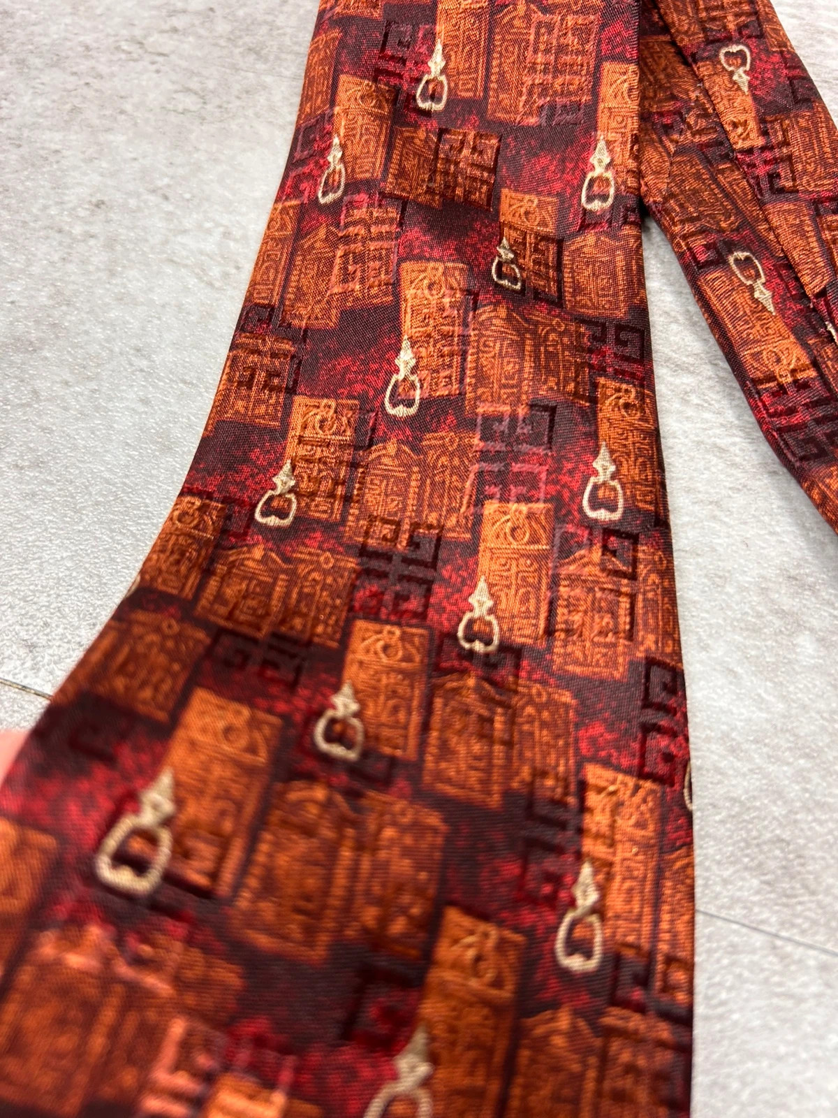 Givenchy homme cravate vintage soie largeur classique motifs géométriques rouge bordeaux – Givenchy 3
