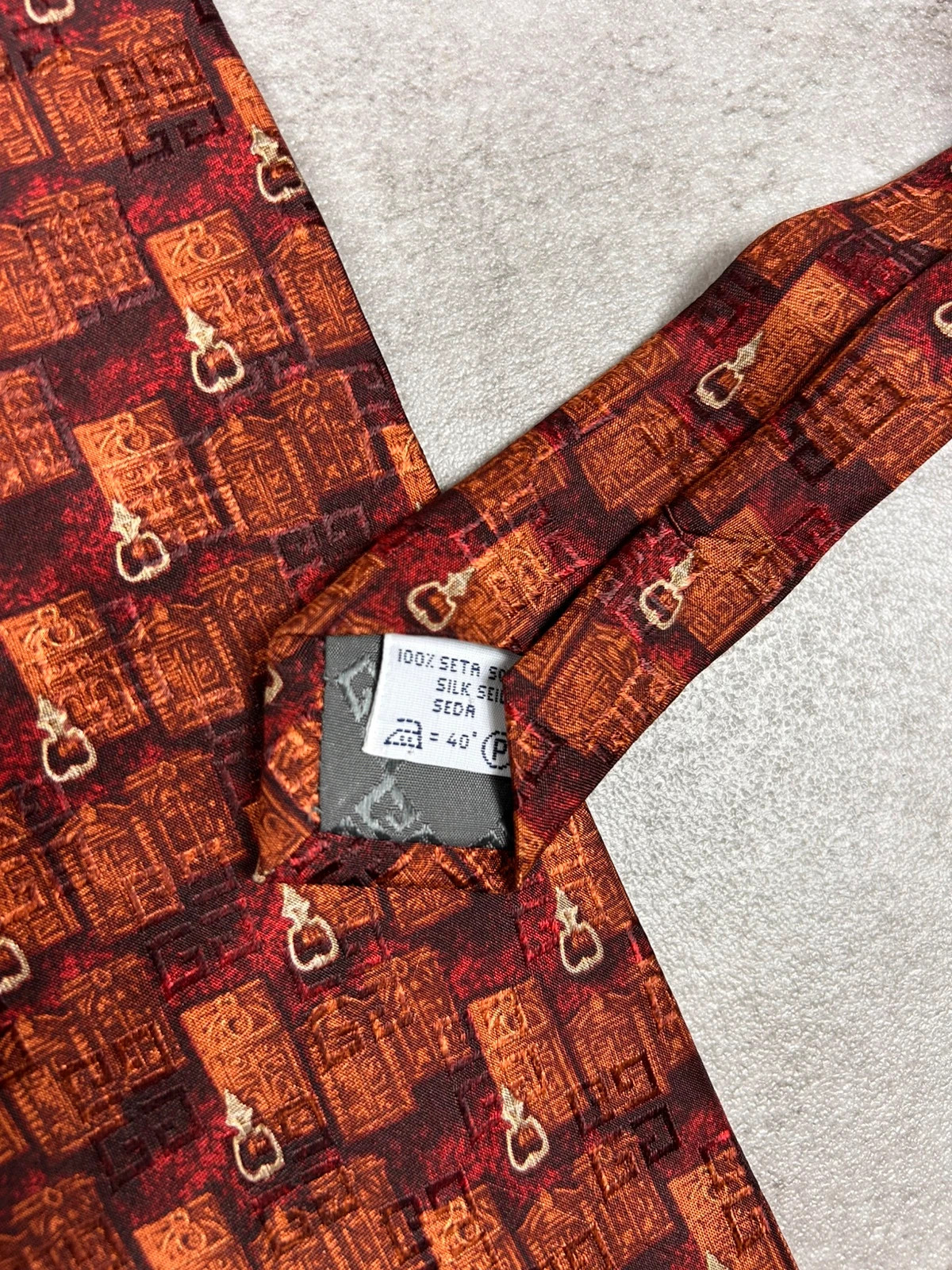 Givenchy homme cravate vintage soie largeur classique motifs géométriques rouge bordeaux – Givenchy 4