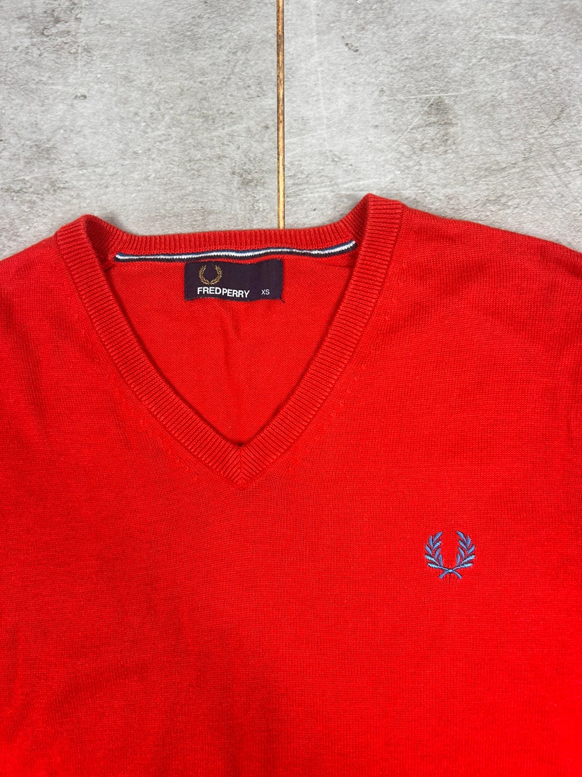 Fred Perry homme pull col V XS knit sweater coton logo laurier rouge – Fred Perry – taille XS 4