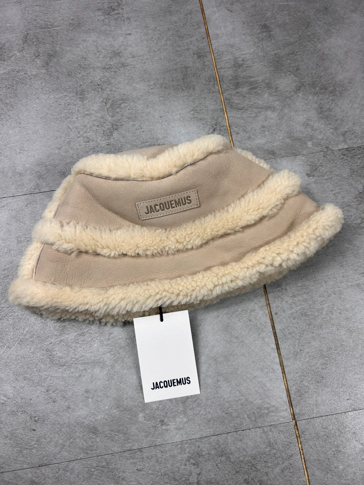 Jacquemus femme bob Le Bob Doux taille 58 mouton shearling beige ivoire