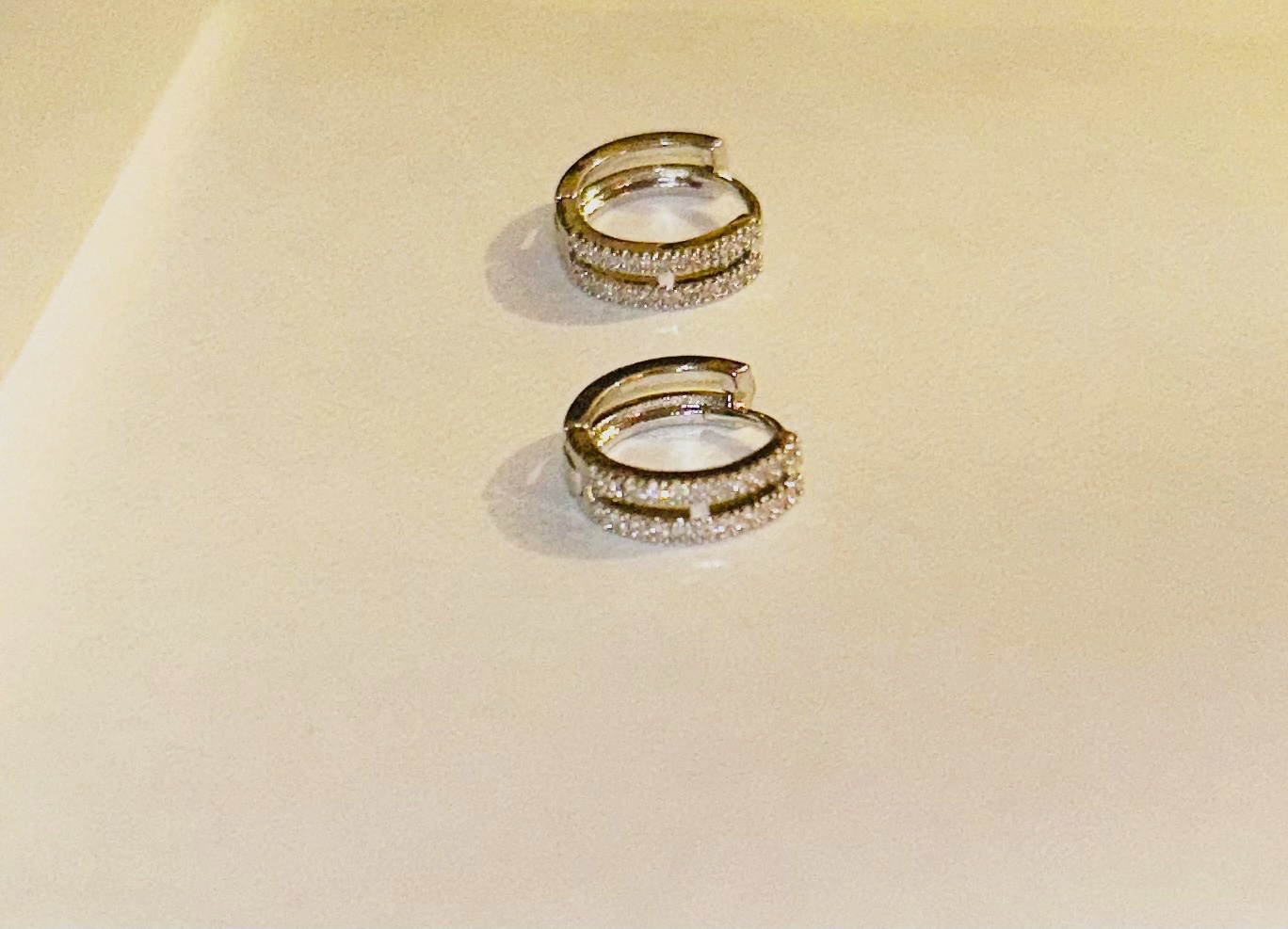 Boucles d’oreilles en acier inoxydable diamètre 1,2 cm jamais porté 