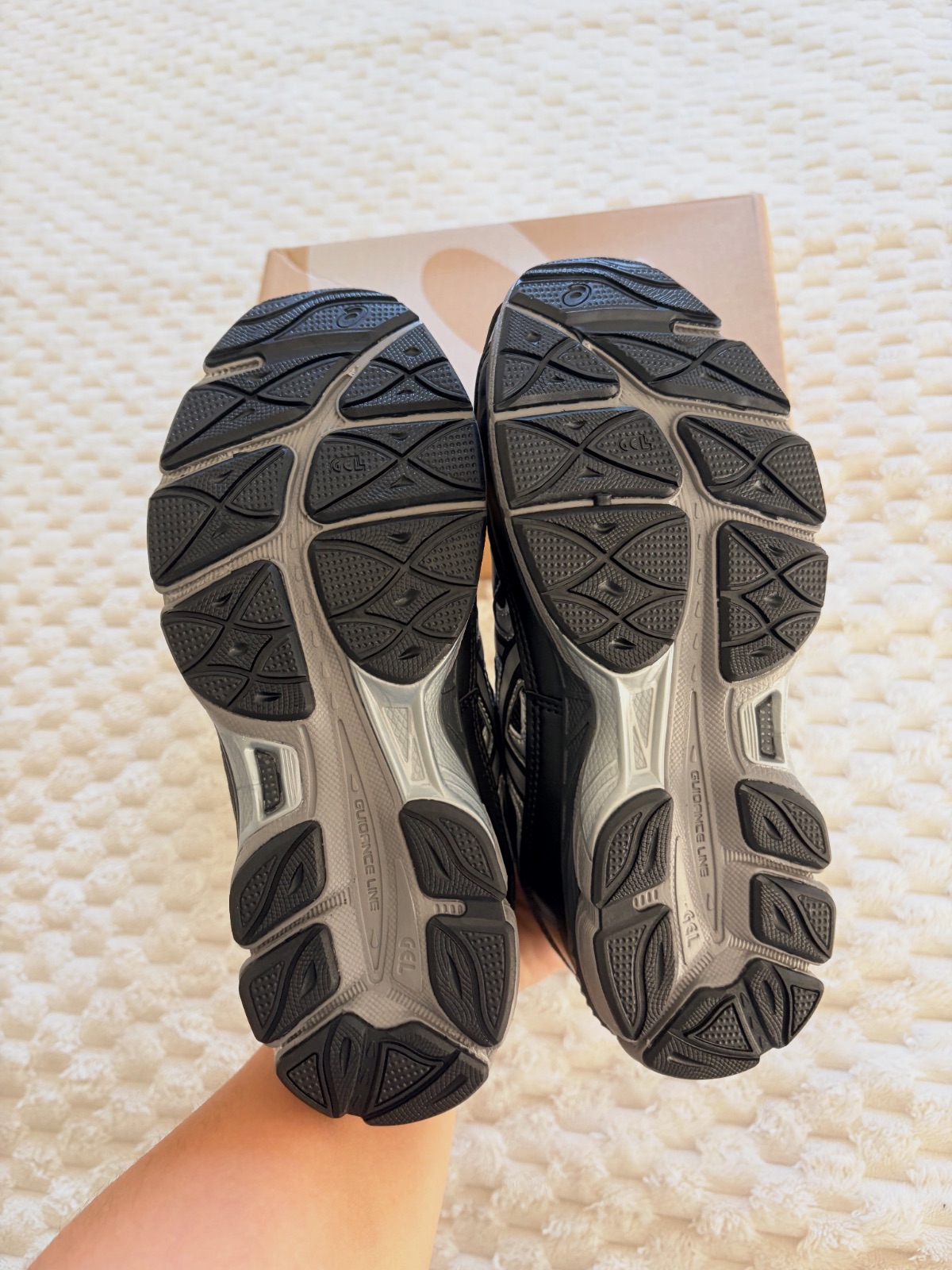Baskets Asics noires et argentées taille 37 – Asics – taille EU 37 4