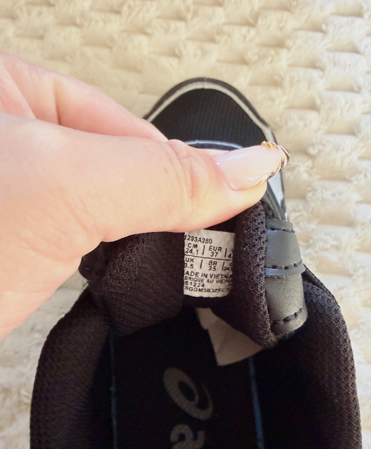 Baskets Asics noires et argentées taille 37 – Asics – taille EU 37 3