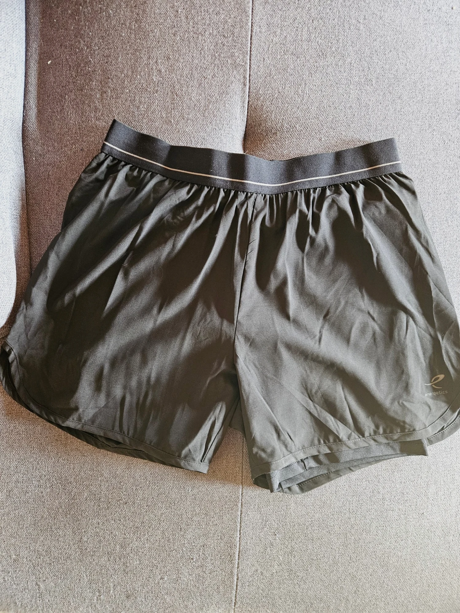 Short sport neuf
