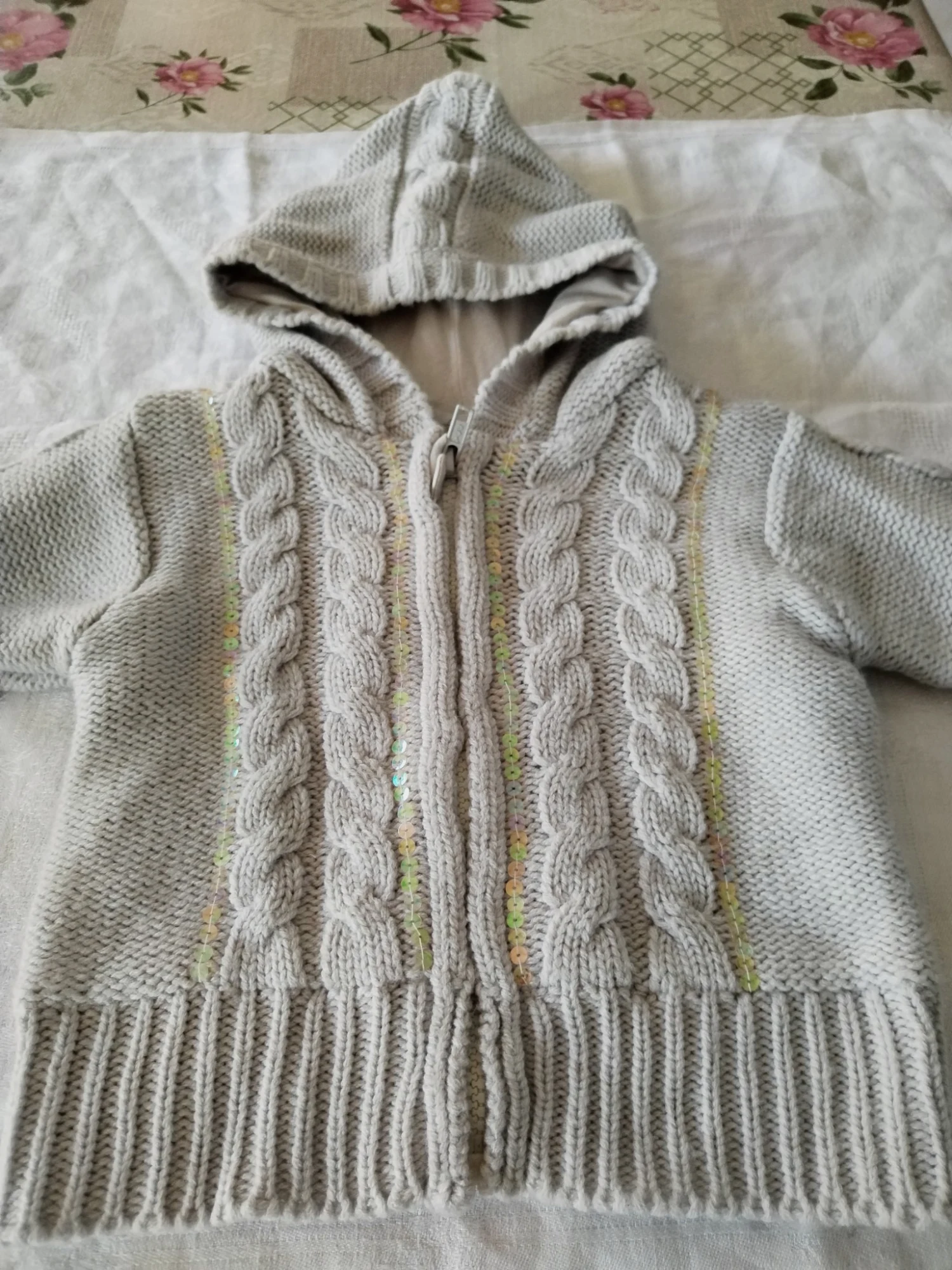 Jolie petite veste à capuche en laine, 6 mois. 