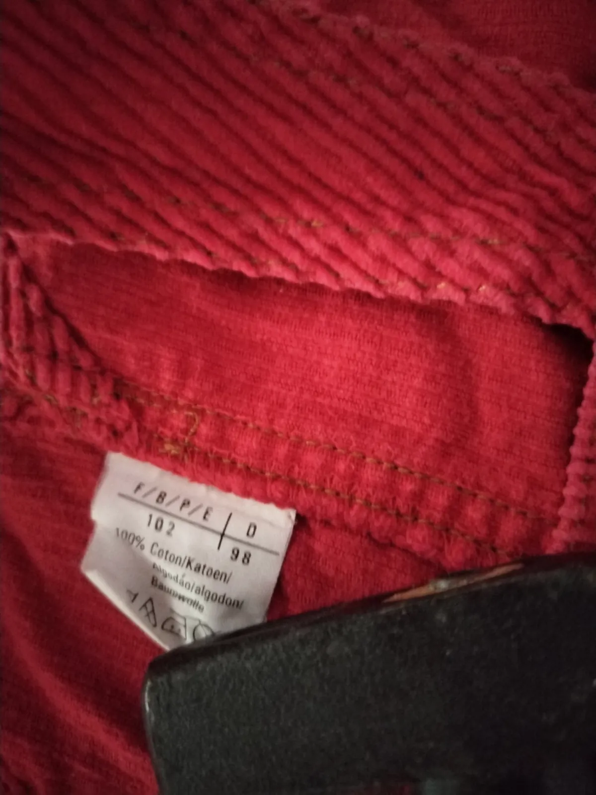 Jolie robe salopette rouge foncé en velours côtelé taille 102. – Inconnu – taille 3 ans 5