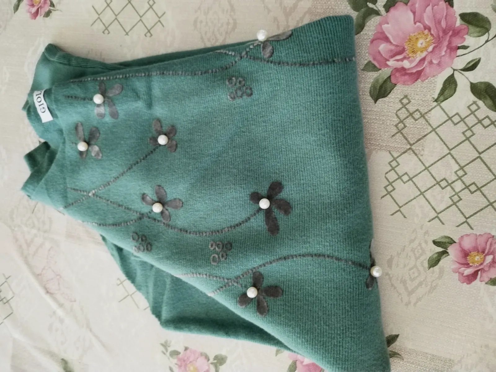 Joli pull manches chauve-souris, joli décor perles et fleurs, neuf, taille XL.  – Autre – taille XL 3