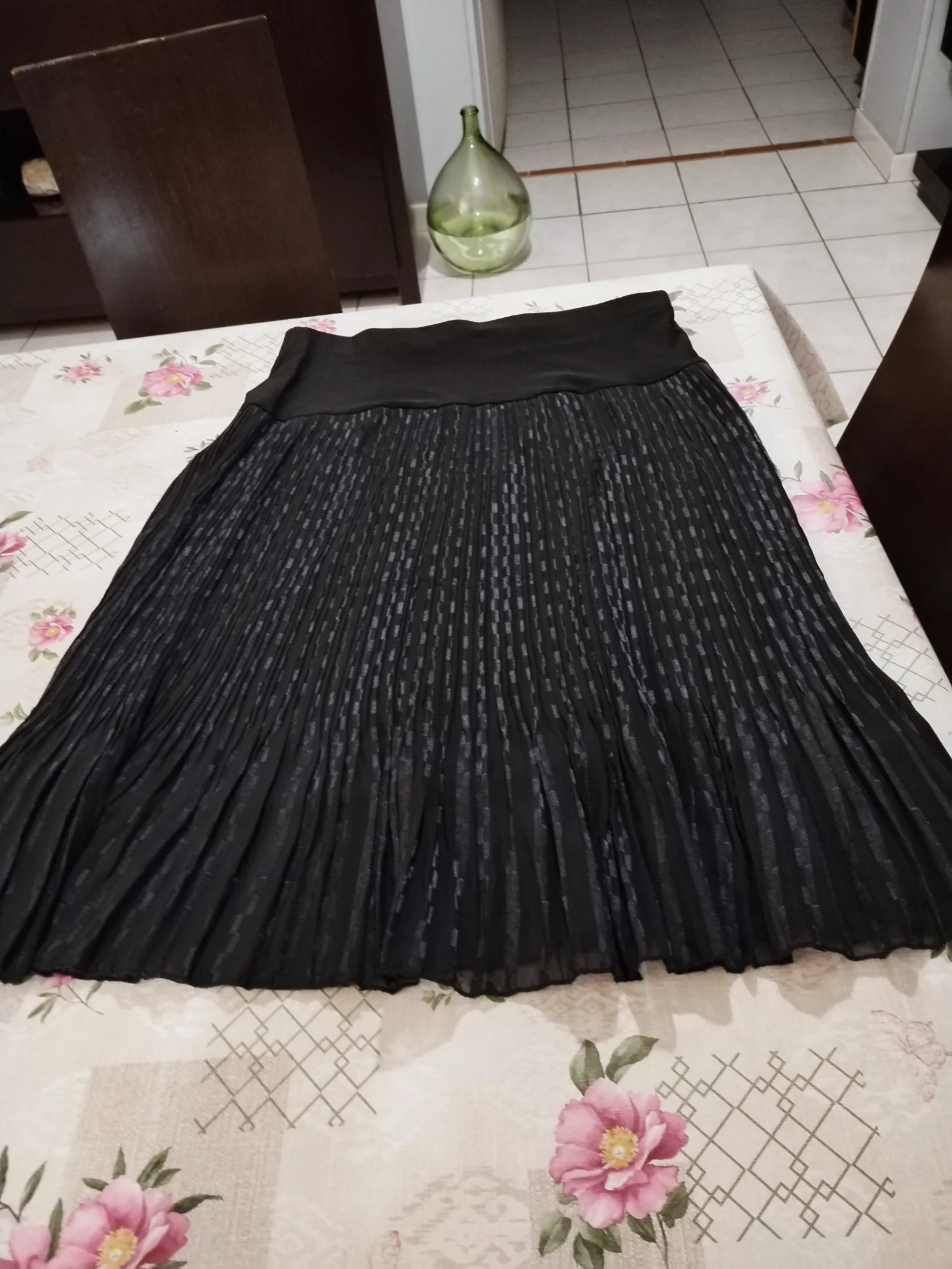 Jolie jupe fluide doublée plissée, large bande à la taille, taille L