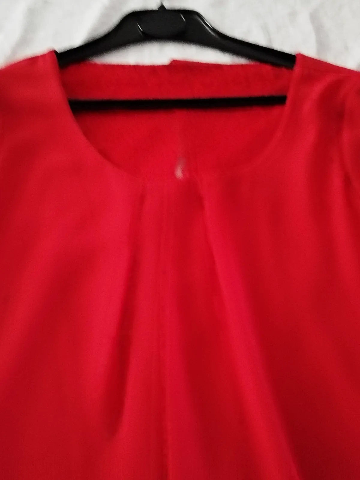Très beau chemisier rouge taille 38,pinces devant et dentelle sur le derrière.  – Inconnu – taille M 8