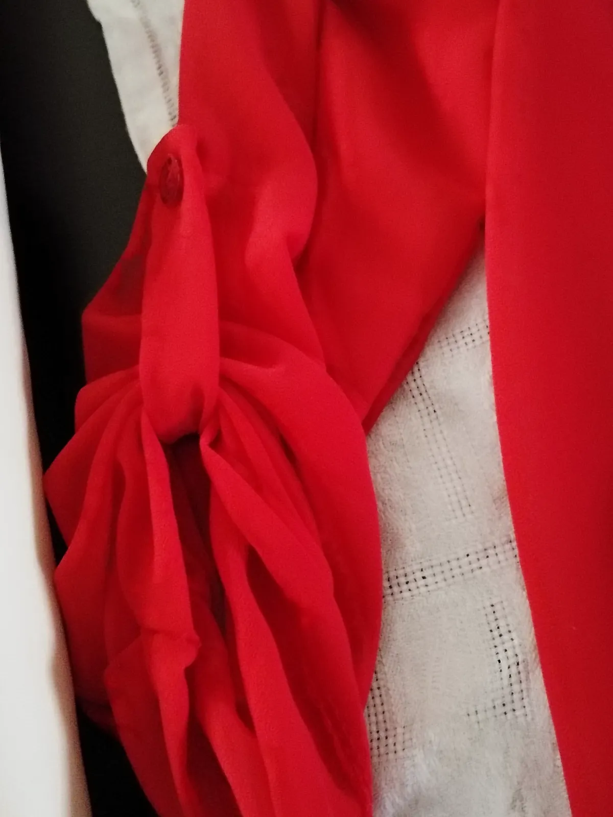 Très beau chemisier rouge taille 38,pinces devant et dentelle sur le derrière.  – Inconnu – taille M 4