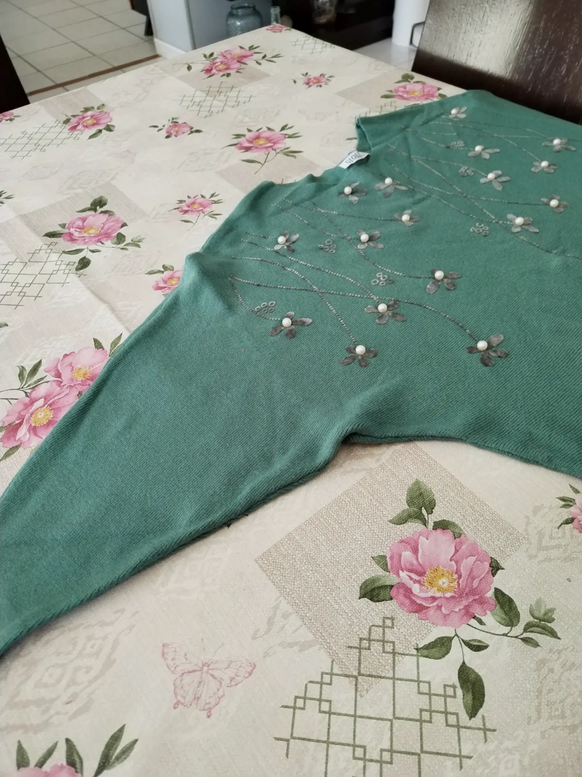 Joli pull manches chauve-souris, joli décor perles et fleurs, neuf, taille XL.  – Autre – taille XL 2