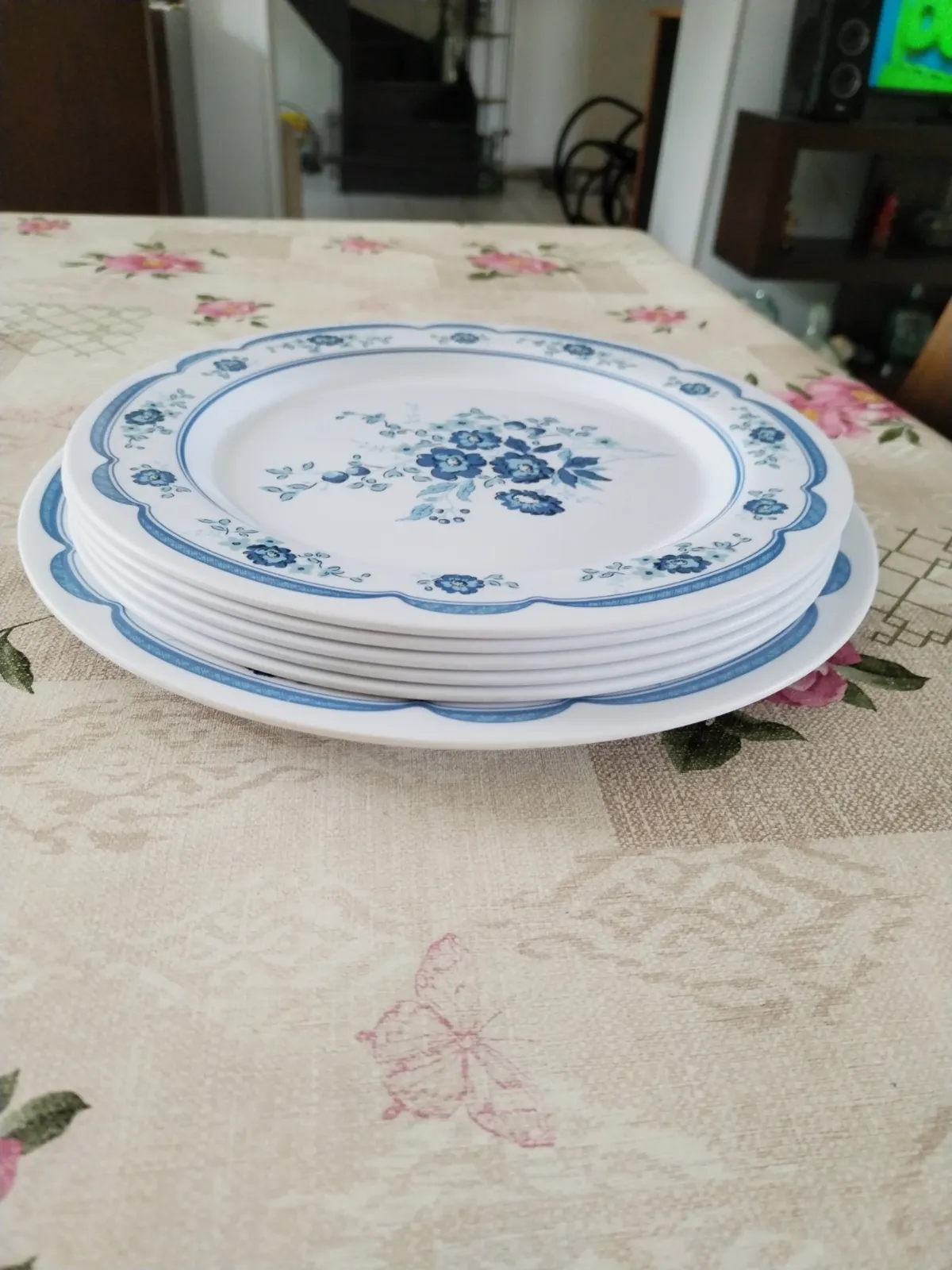 Ensemble de 5 assiettes et un plat vintage rétro des années 70 en melamine. – Movitex 3