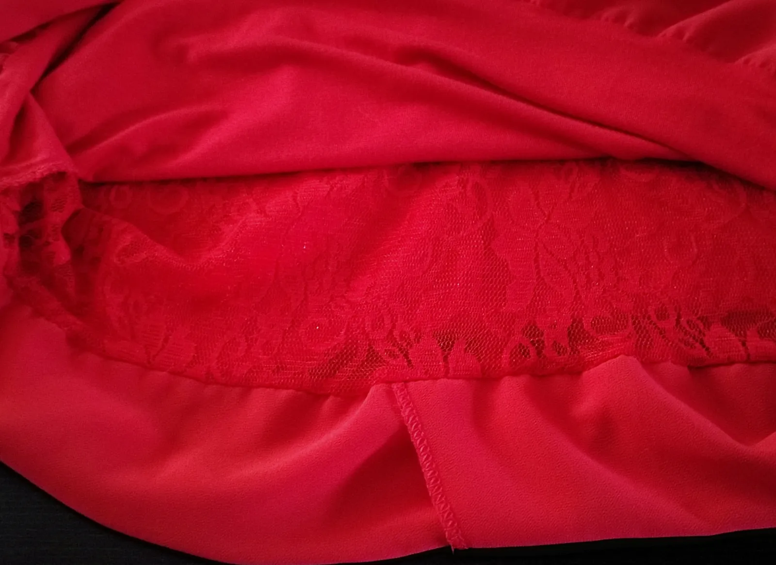 Très beau chemisier rouge taille 38,pinces devant et dentelle sur le derrière.  – Inconnu – taille M 9