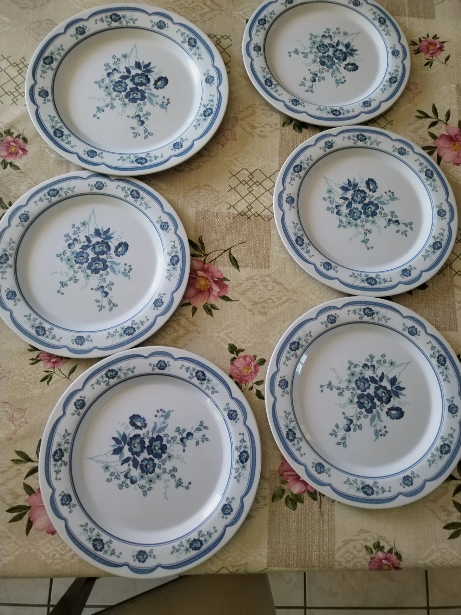 Ensemble de 5 assiettes et un plat vintage rétro des années 70 en melamine. 
