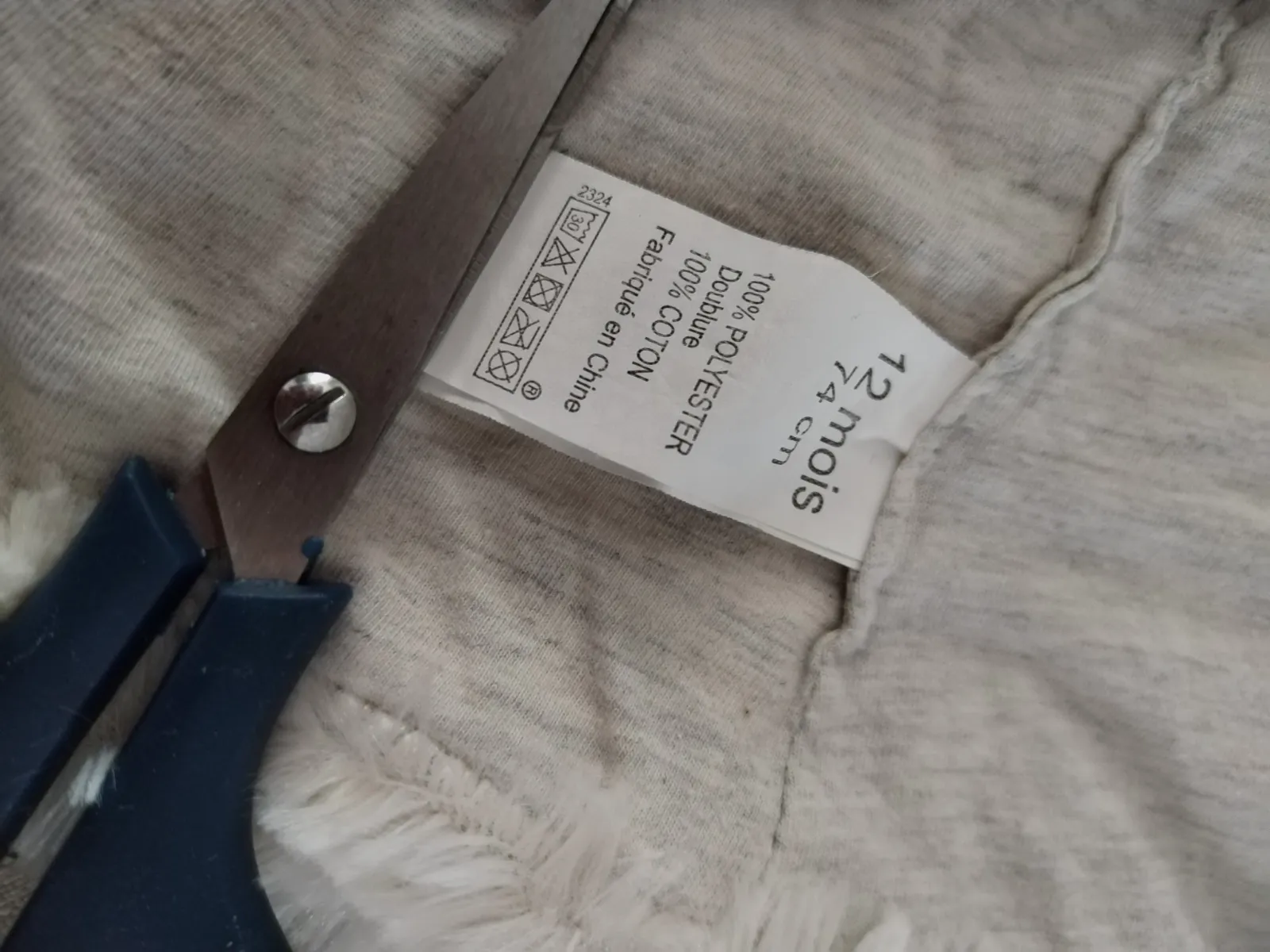 Joli gilet à capuche sans manches, fausse fourrure, 12 mois. – Inconnu – taille 12 mois 7
