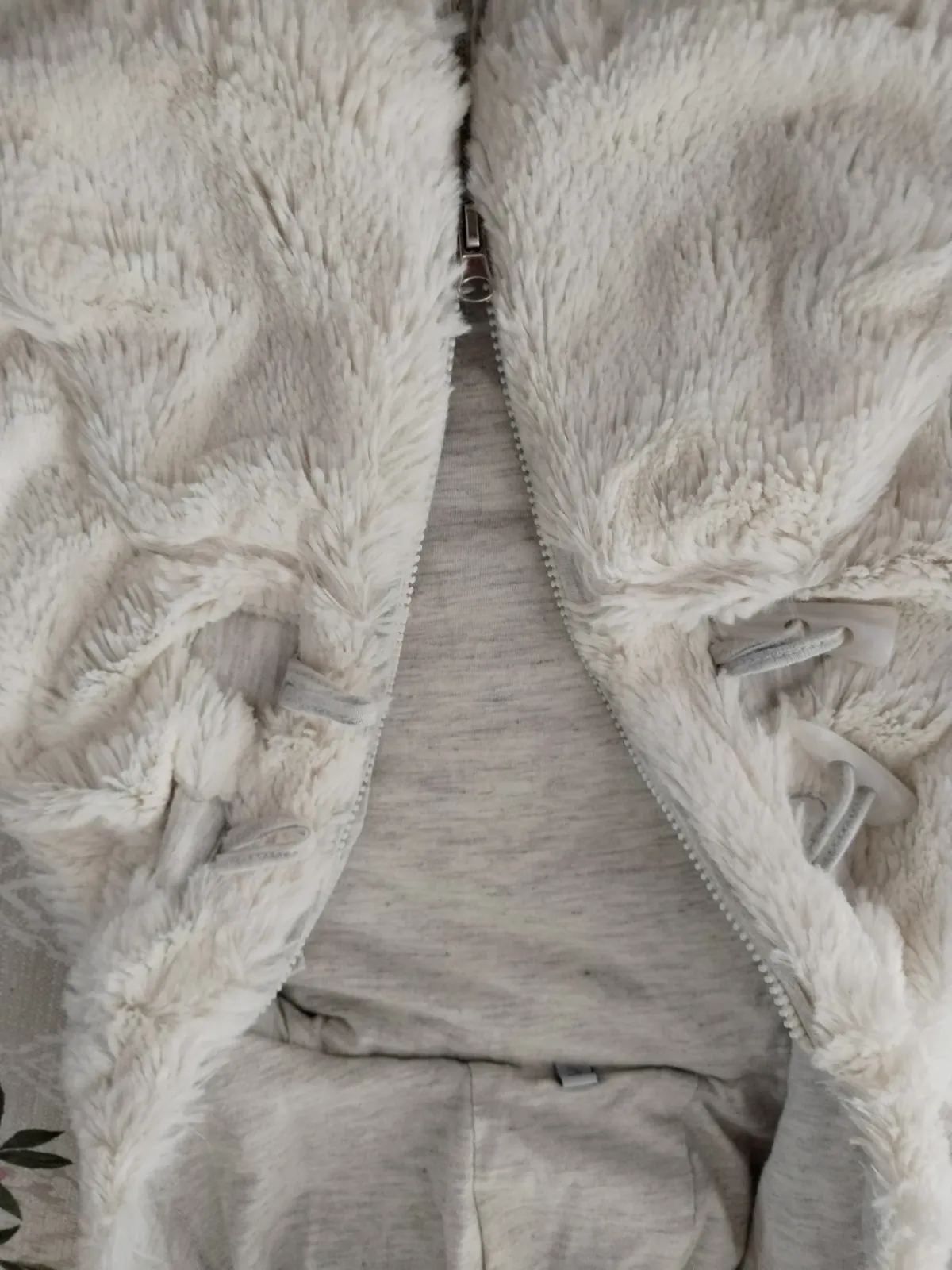 Joli gilet à capuche sans manches, fausse fourrure, 12 mois. – Inconnu – taille 12 mois 6