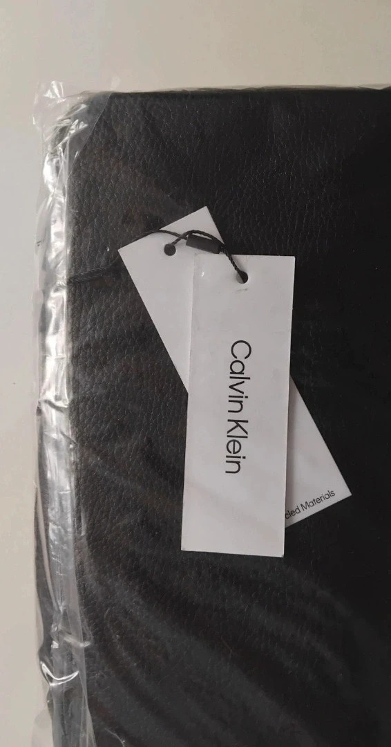Funda de ordenador Calvin Klein unisex nueva a estrenar – Calvin Klein 3