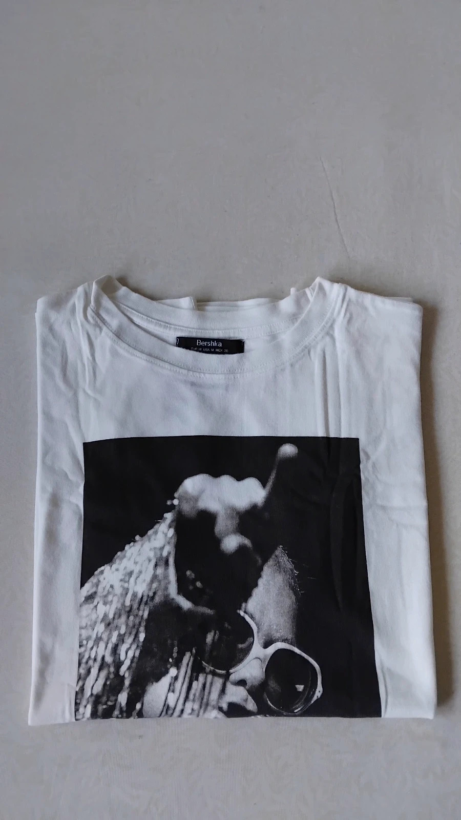 Camiseta corta estampado Elton John Bershka hombre talla M