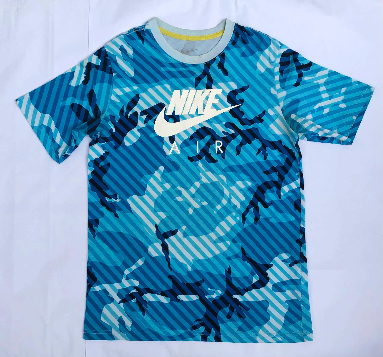 Camiseta corta Nike camuflaje talla XS hombre (XL niño)