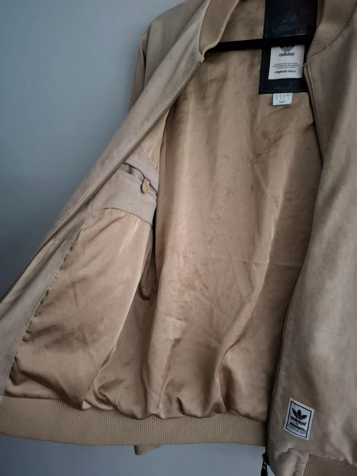 🔥 Cazadora Bomber Adidas Originals Tokyo de Ante Beige - Talla S – adidas Originals – taille S 5