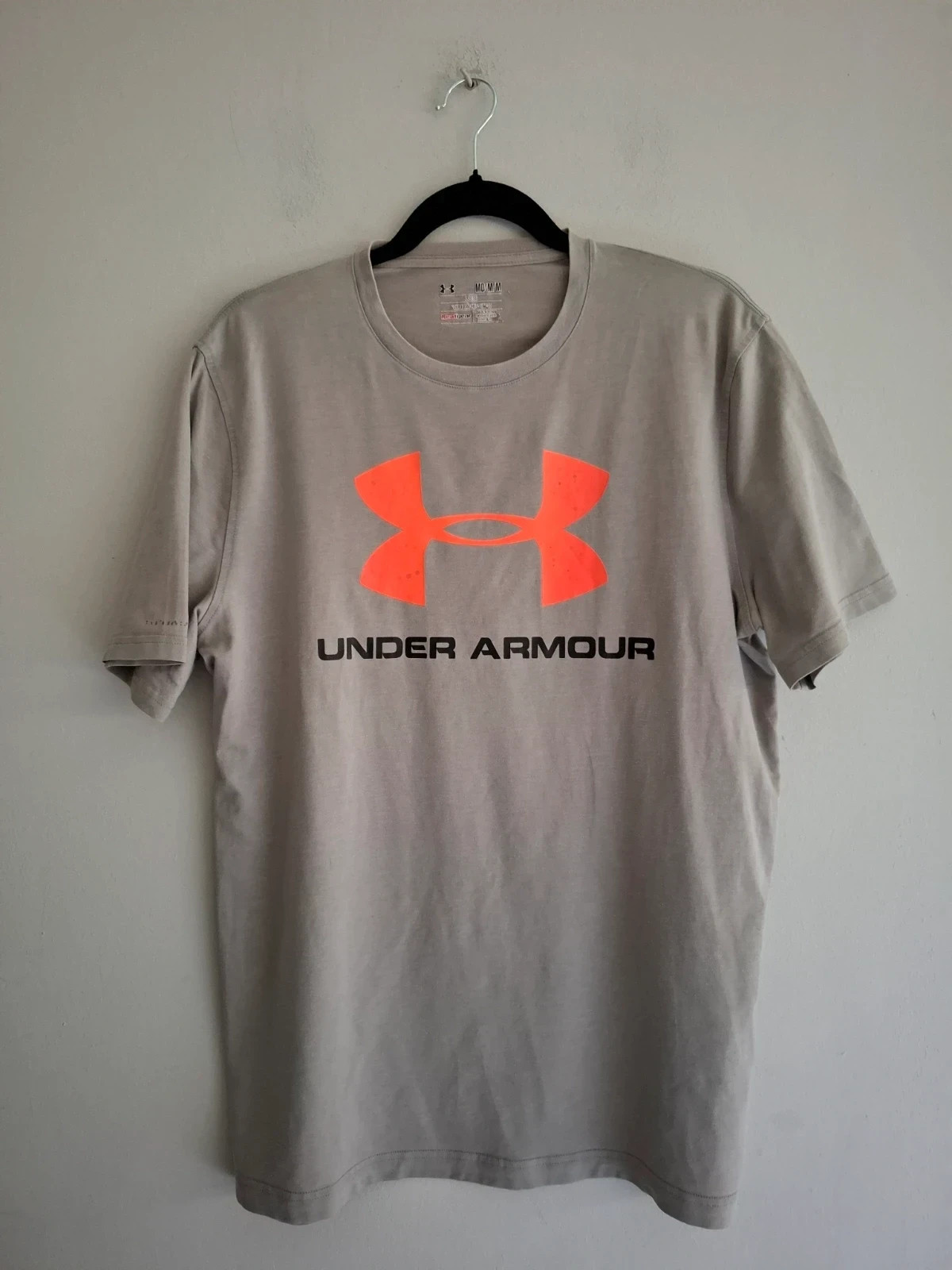 Camiseta Under Armour Gris Logo Naranja Talla M