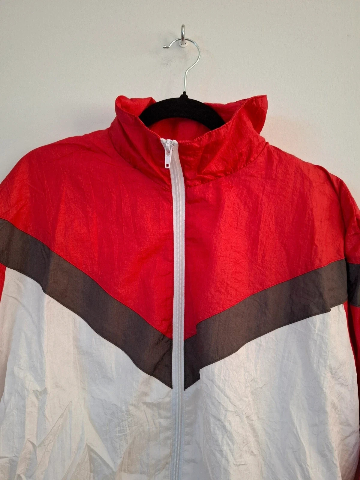 Chaqueta Cortavientos Estilo Años 90 en Rojo y Blanco – C&A – taille S 2