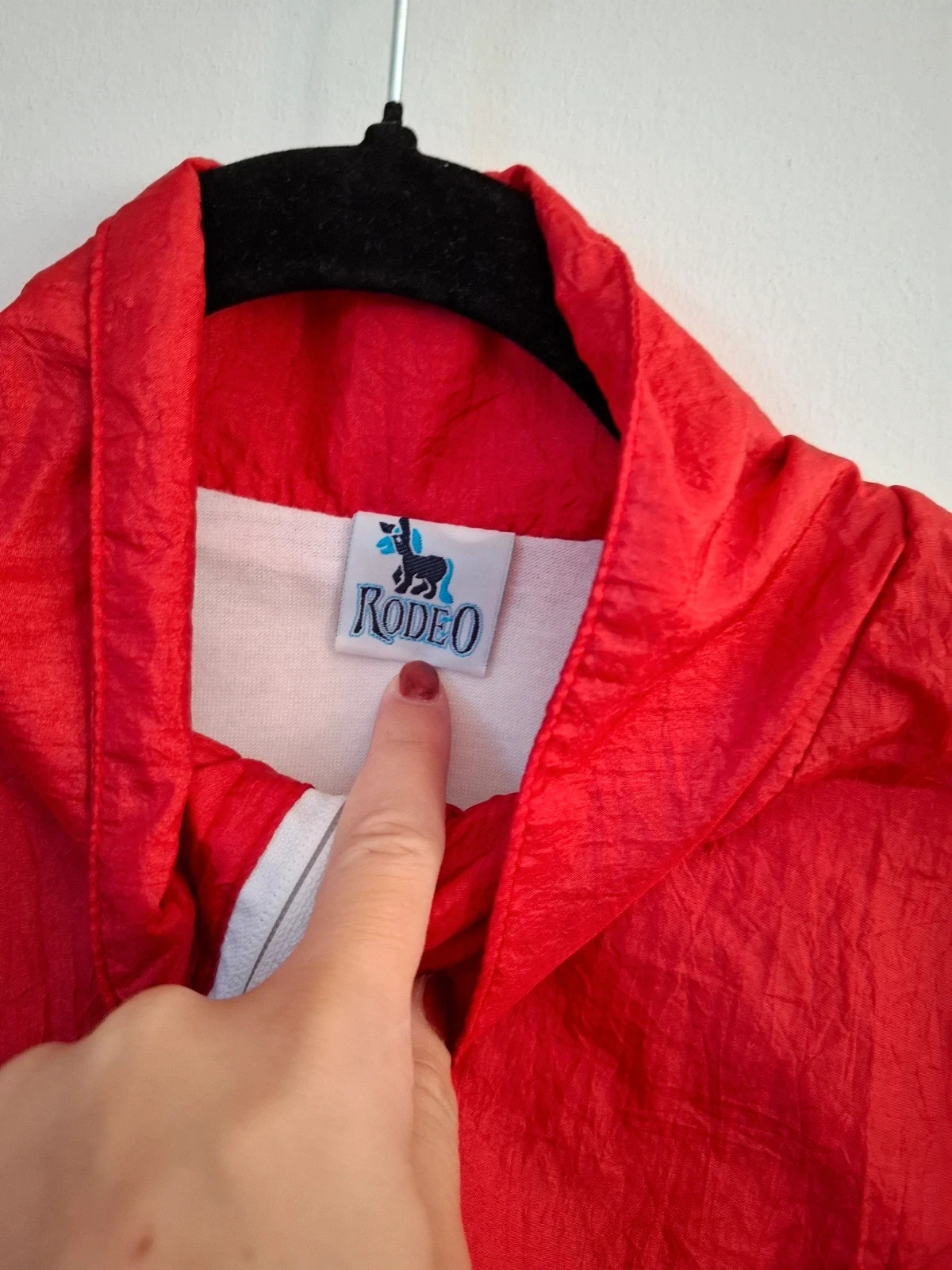 Chaqueta Cortavientos Estilo Años 90 en Rojo y Blanco – C&A – taille S 3